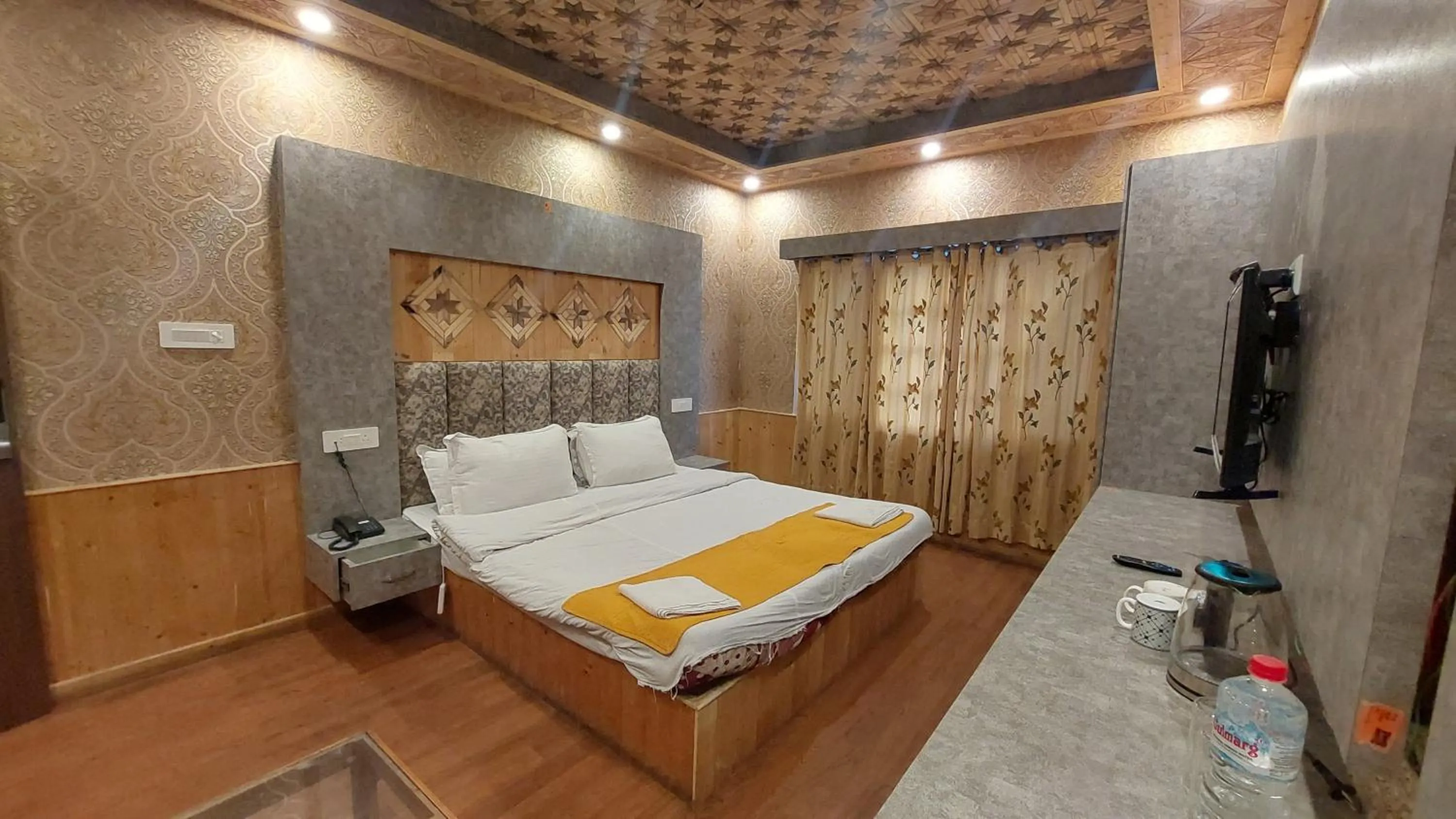 Bed in Hotel Outlook