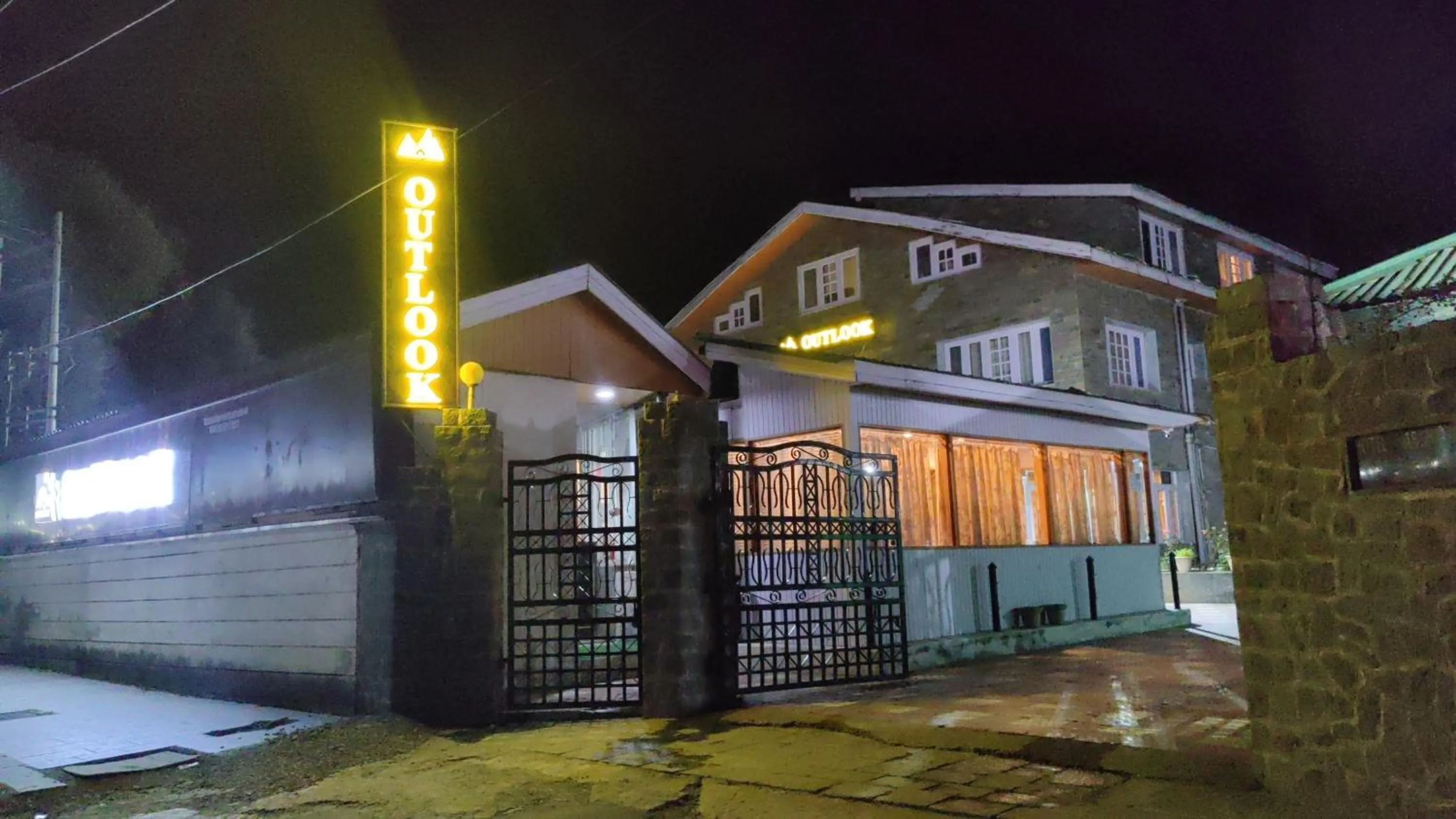 Property building in Hotel Outlook