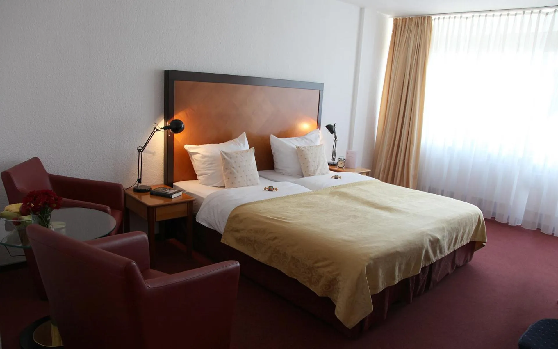 Photo of the whole room, Bed in Cityhotel Amadeus