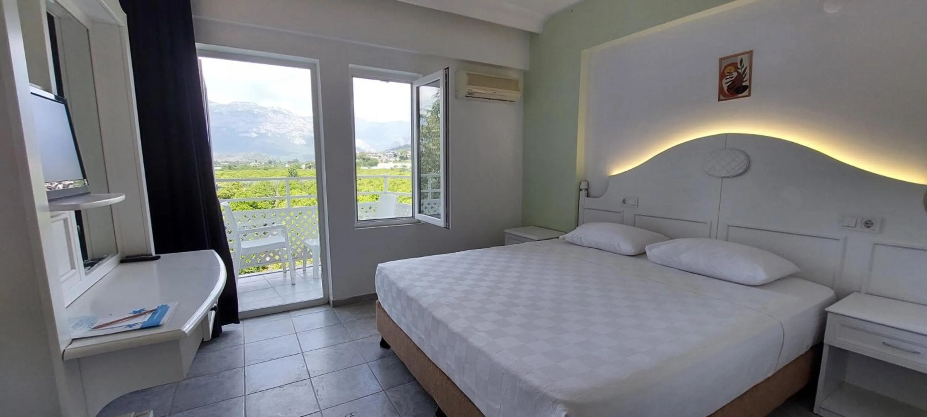 Bed in UK Hotel Kiriş