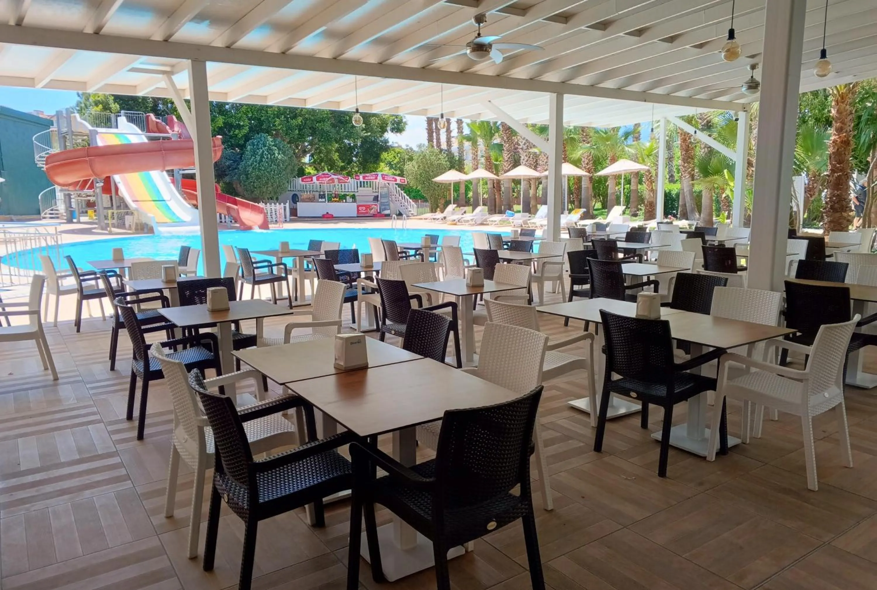 Restaurant/places to eat in UK Hotel Kiriş