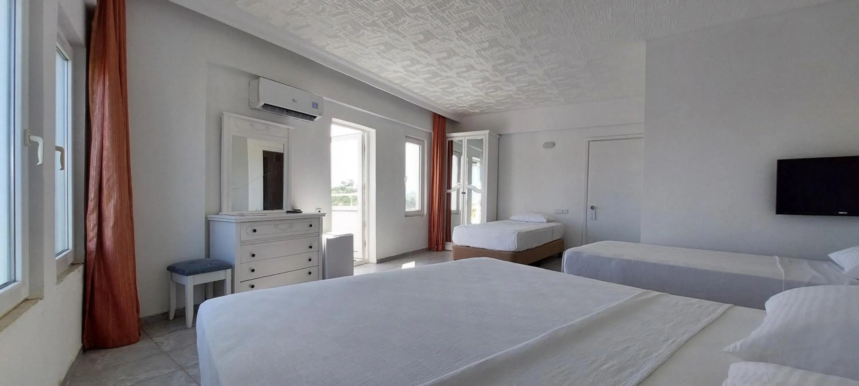 Bed in UK Hotel Kiriş