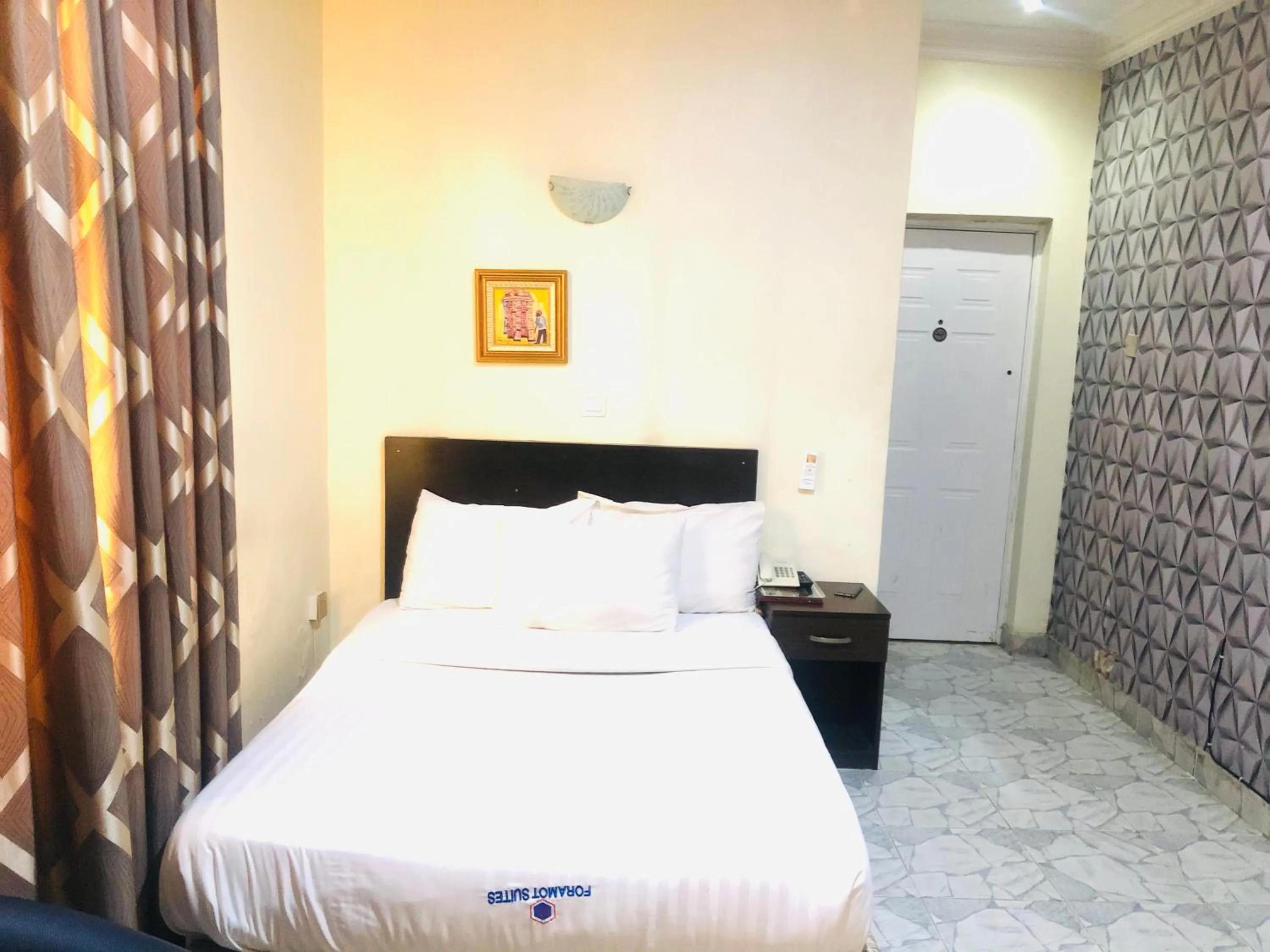 Bedroom, Bed in Mayors & Diplomats Suites Opebi