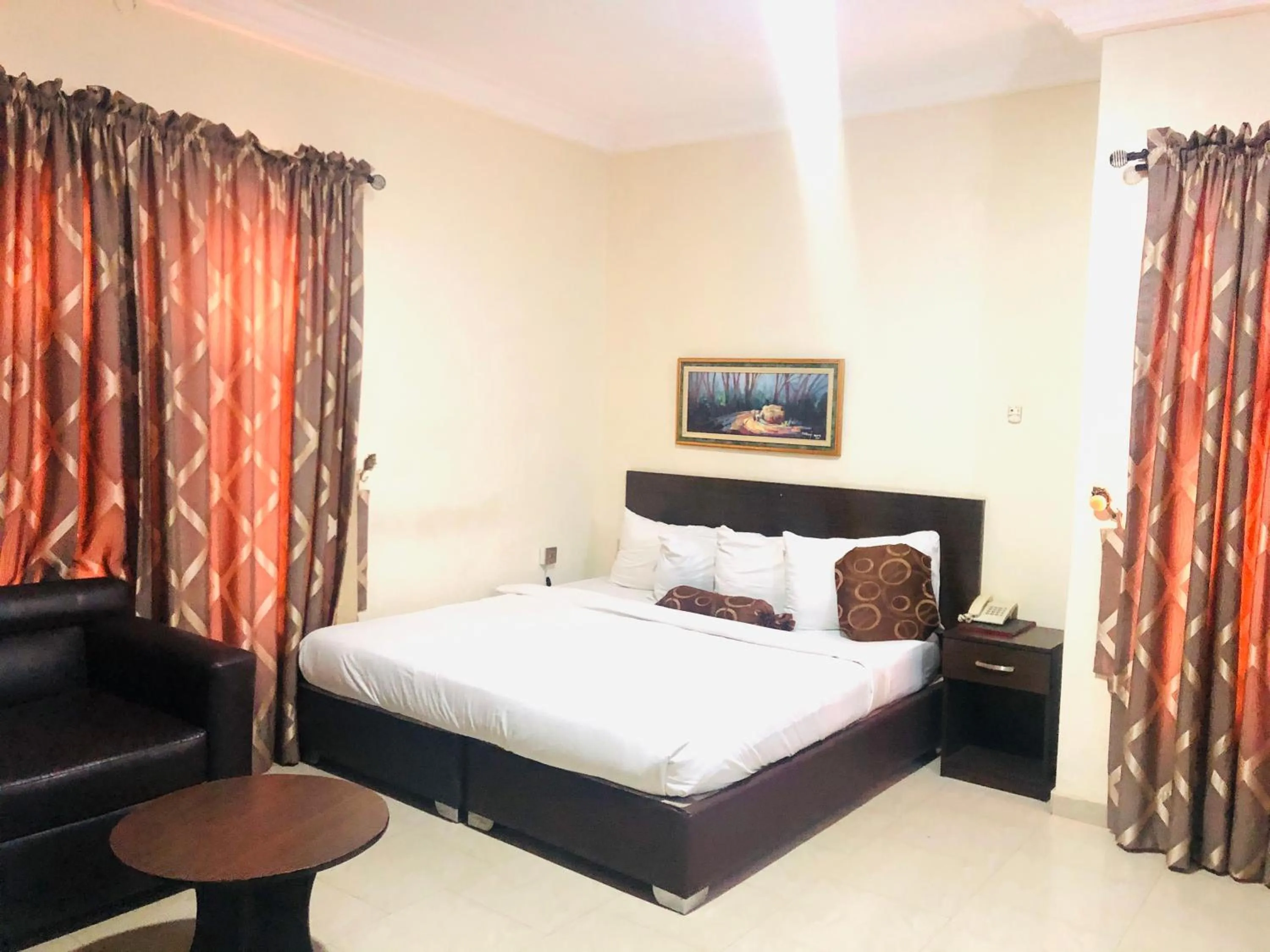 Bedroom, Bed in Mayors & Diplomats Suites Opebi