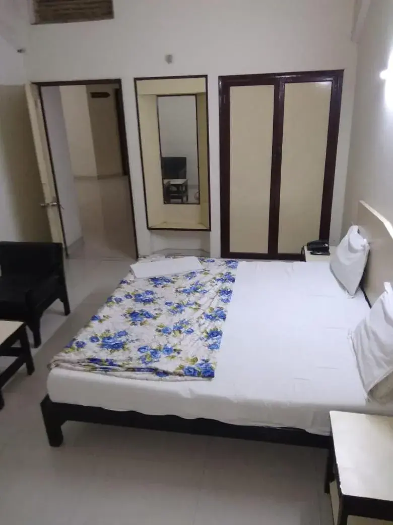 Budget Double Room in Park Palace Budget Double Room in Park Palace