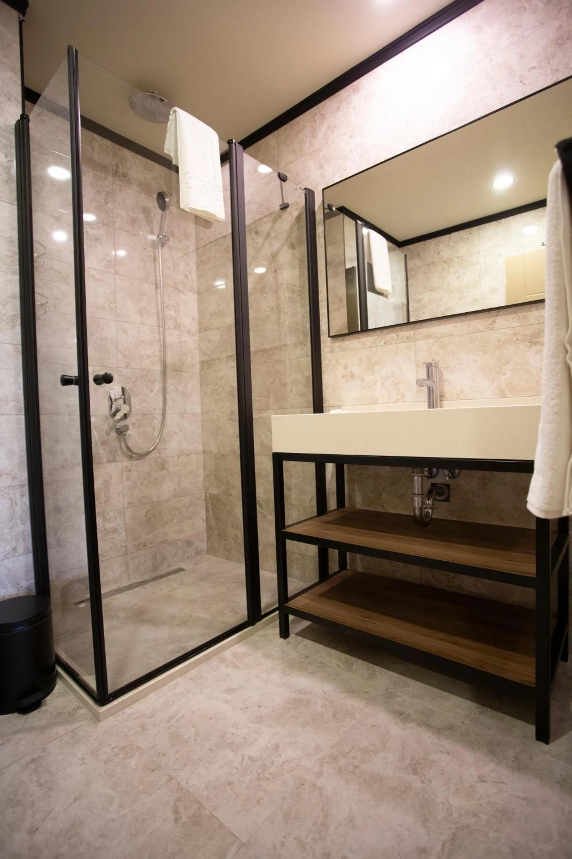 Shower in Beşiktaş Serenity Hotel