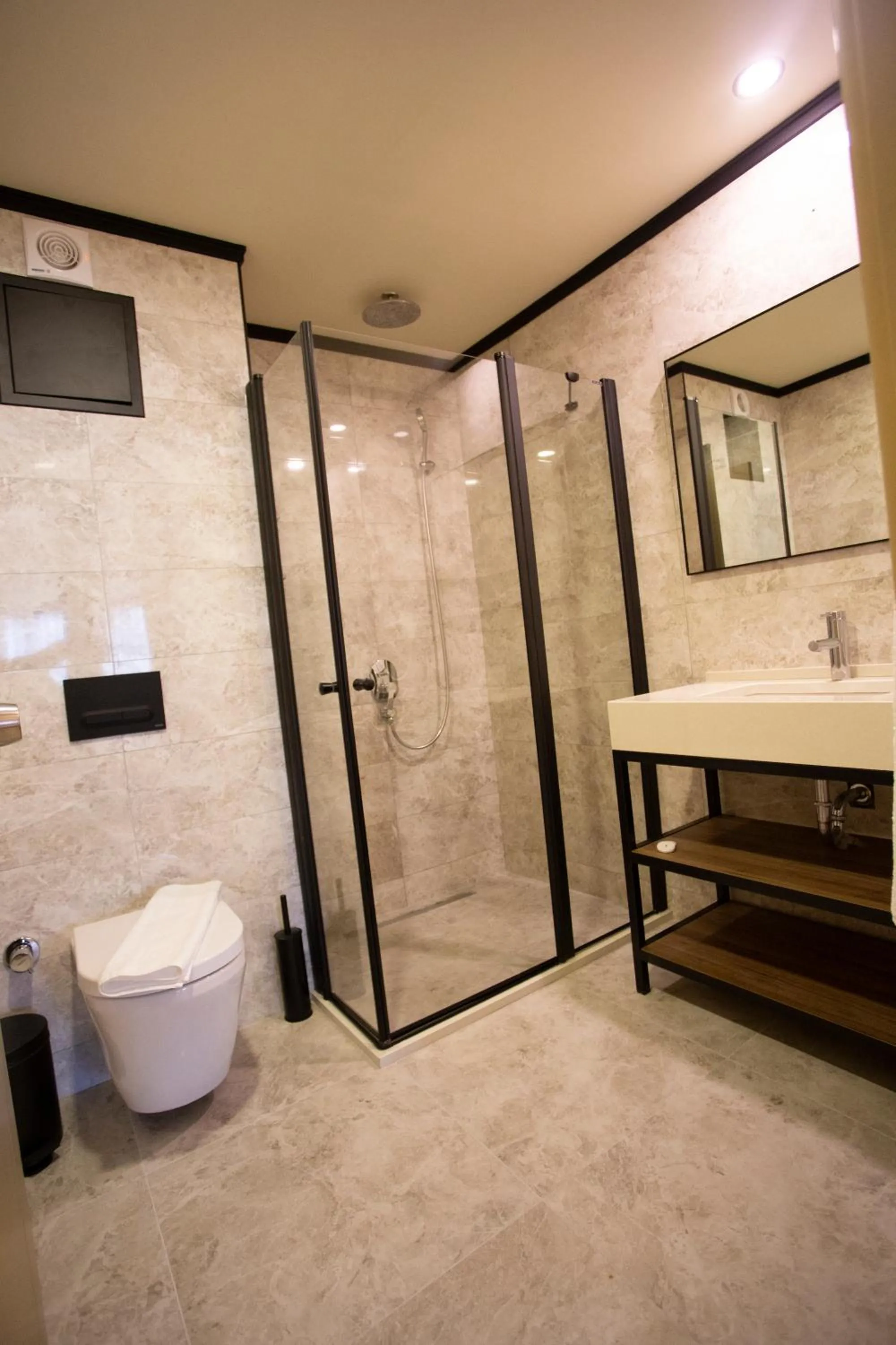 Shower in Beşiktaş Serenity Hotel