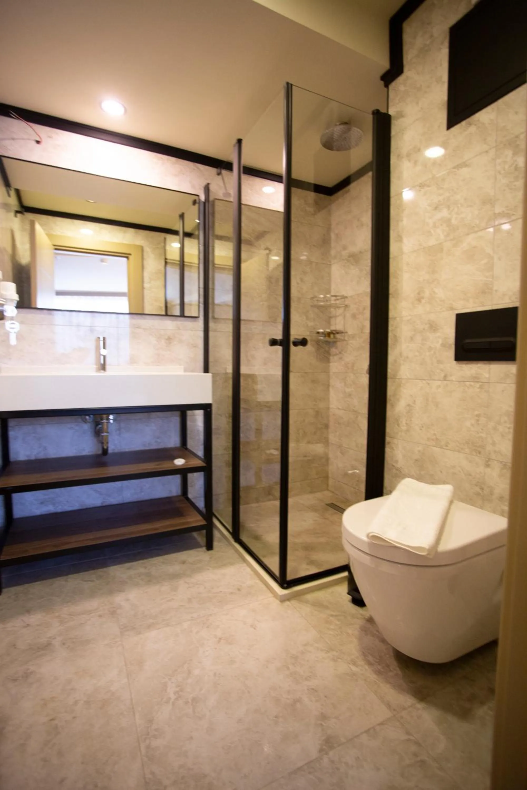 Shower in Beşiktaş Serenity Hotel