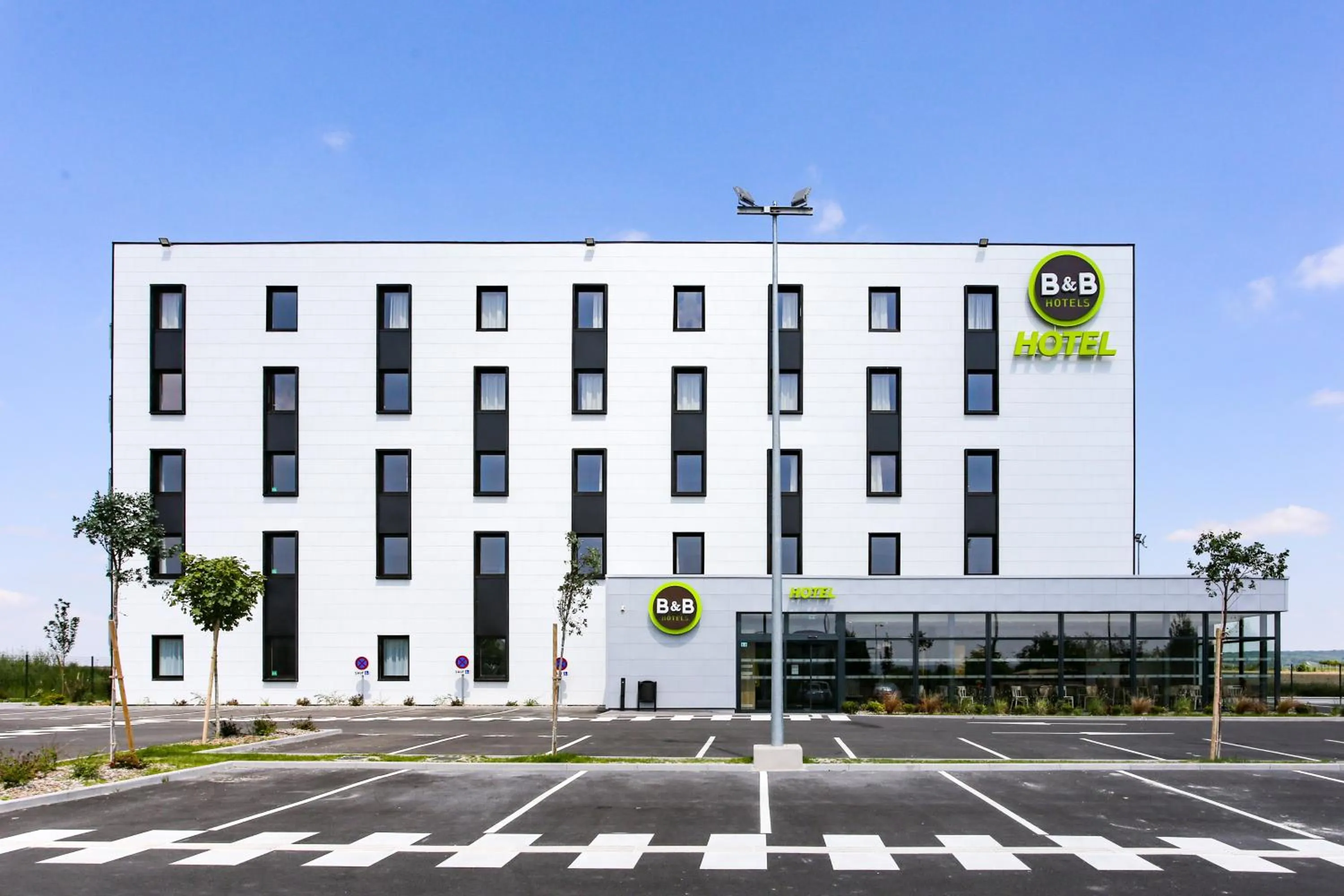 Property building in B&B HOTEL Reims Croix Blandin