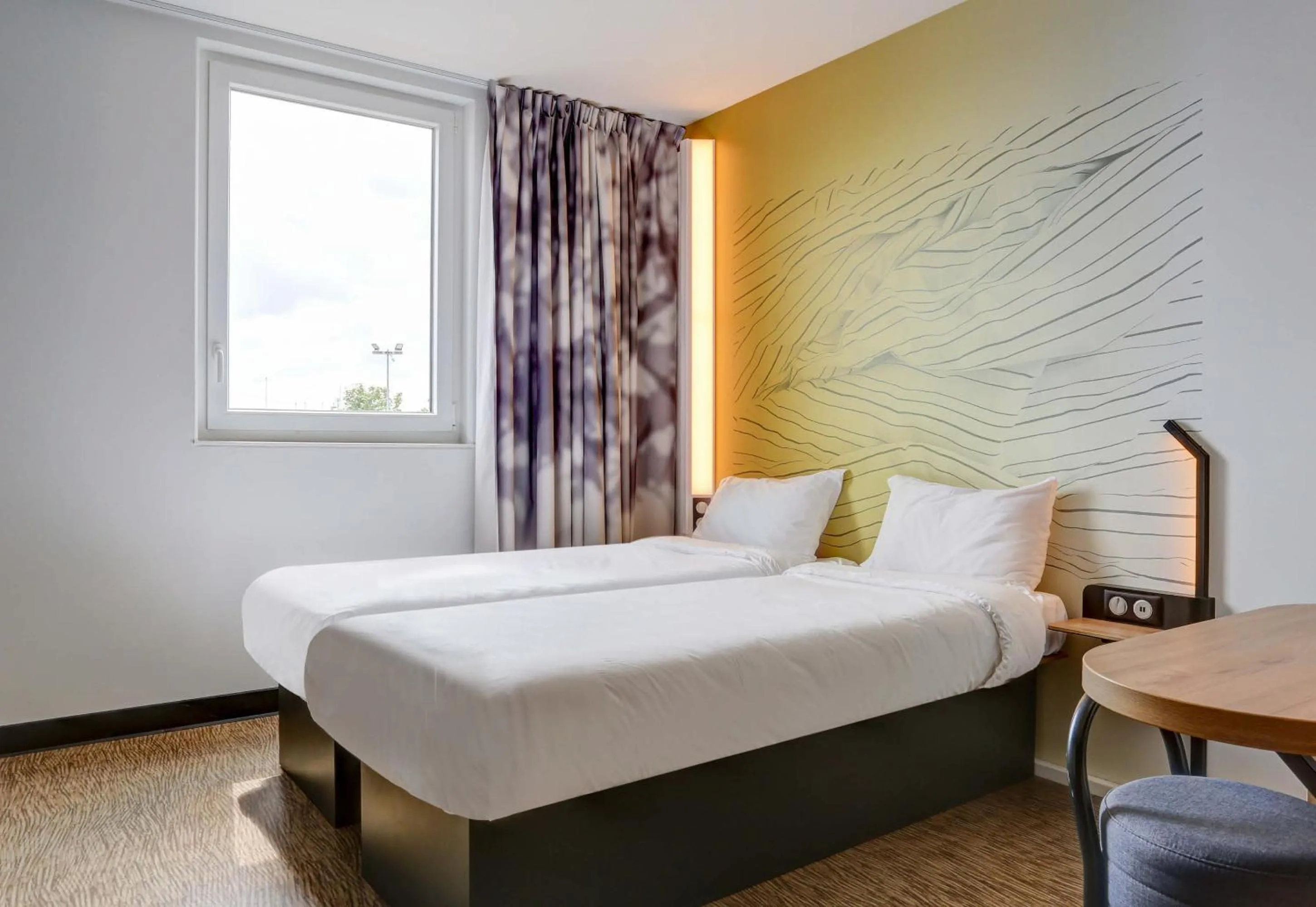 Bedroom, Bed in B&B HOTEL Reims Croix Blandin