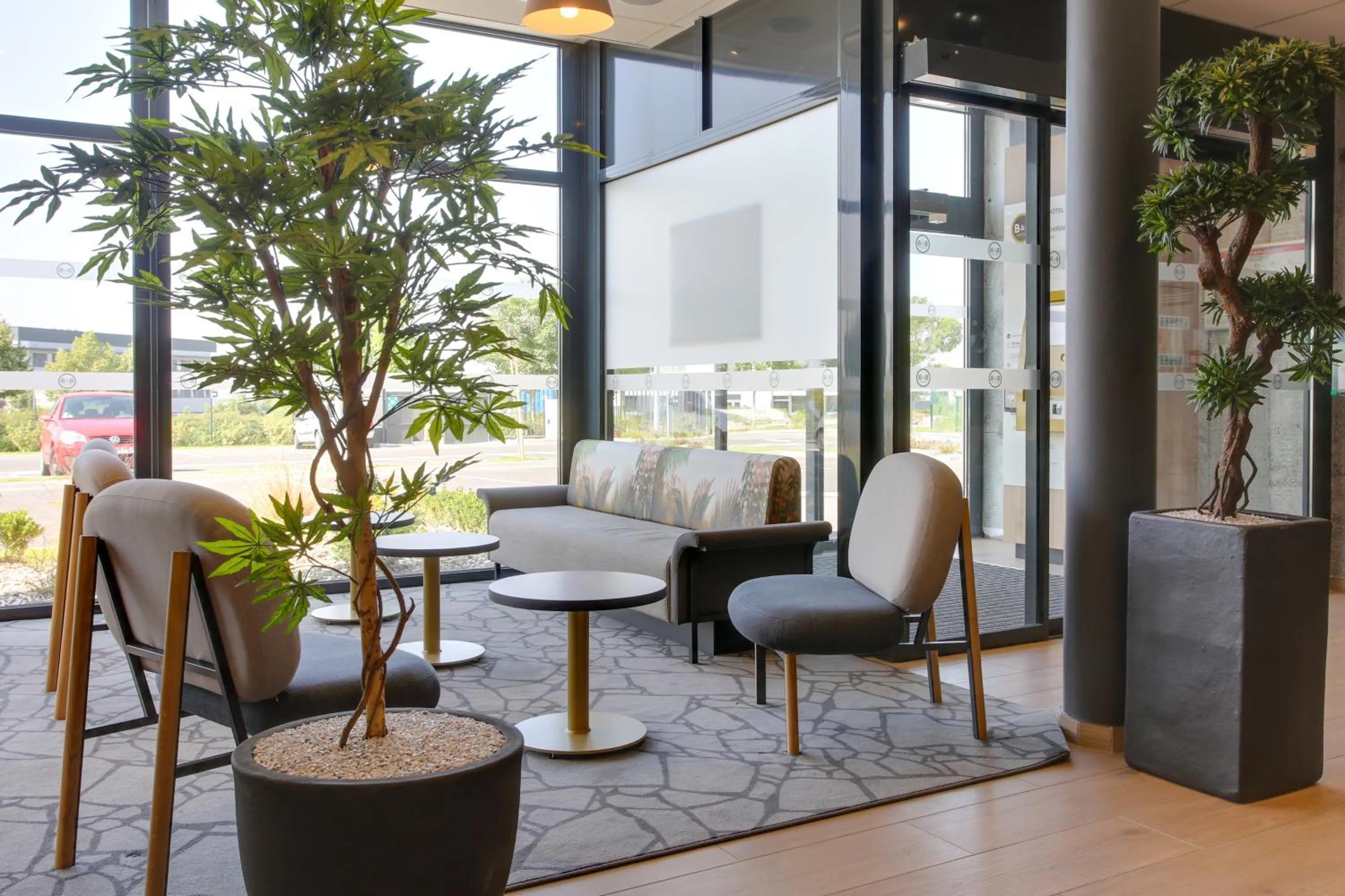 Lobby or reception in B&B HOTEL Reims Croix Blandin