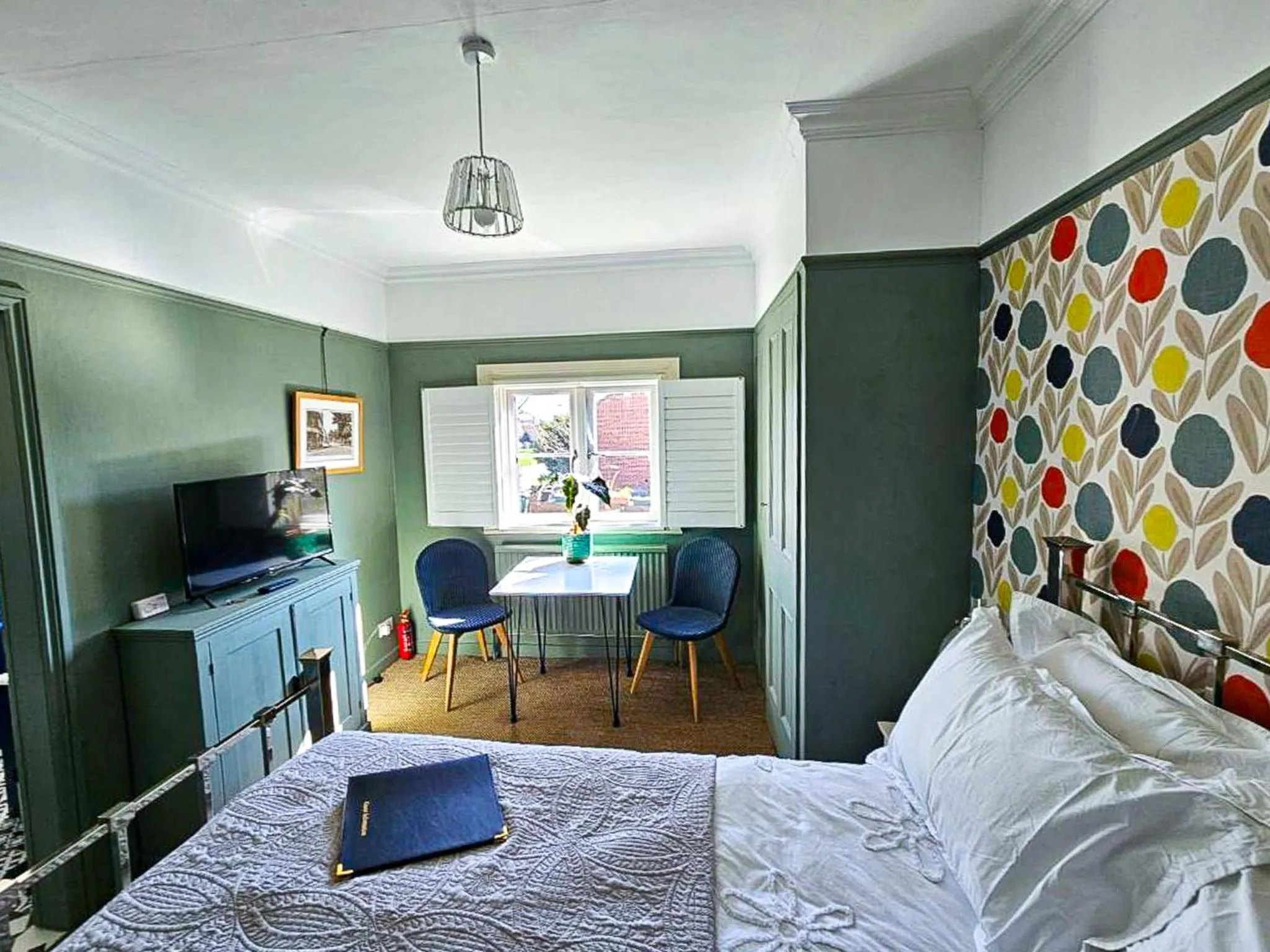 Bedroom, Bed in The Lodge Stanwell