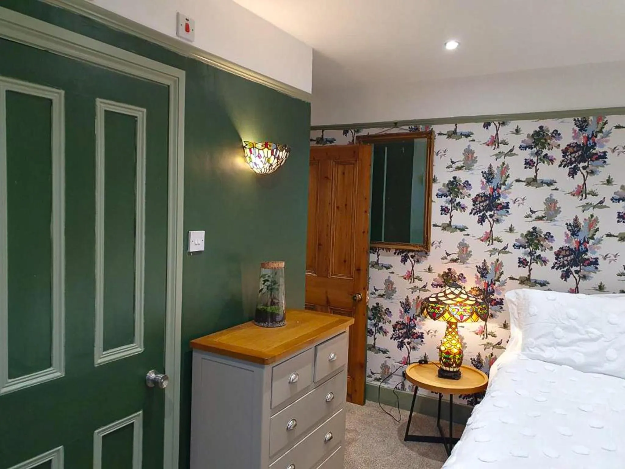 Bedroom, Bed in The Lodge Stanwell