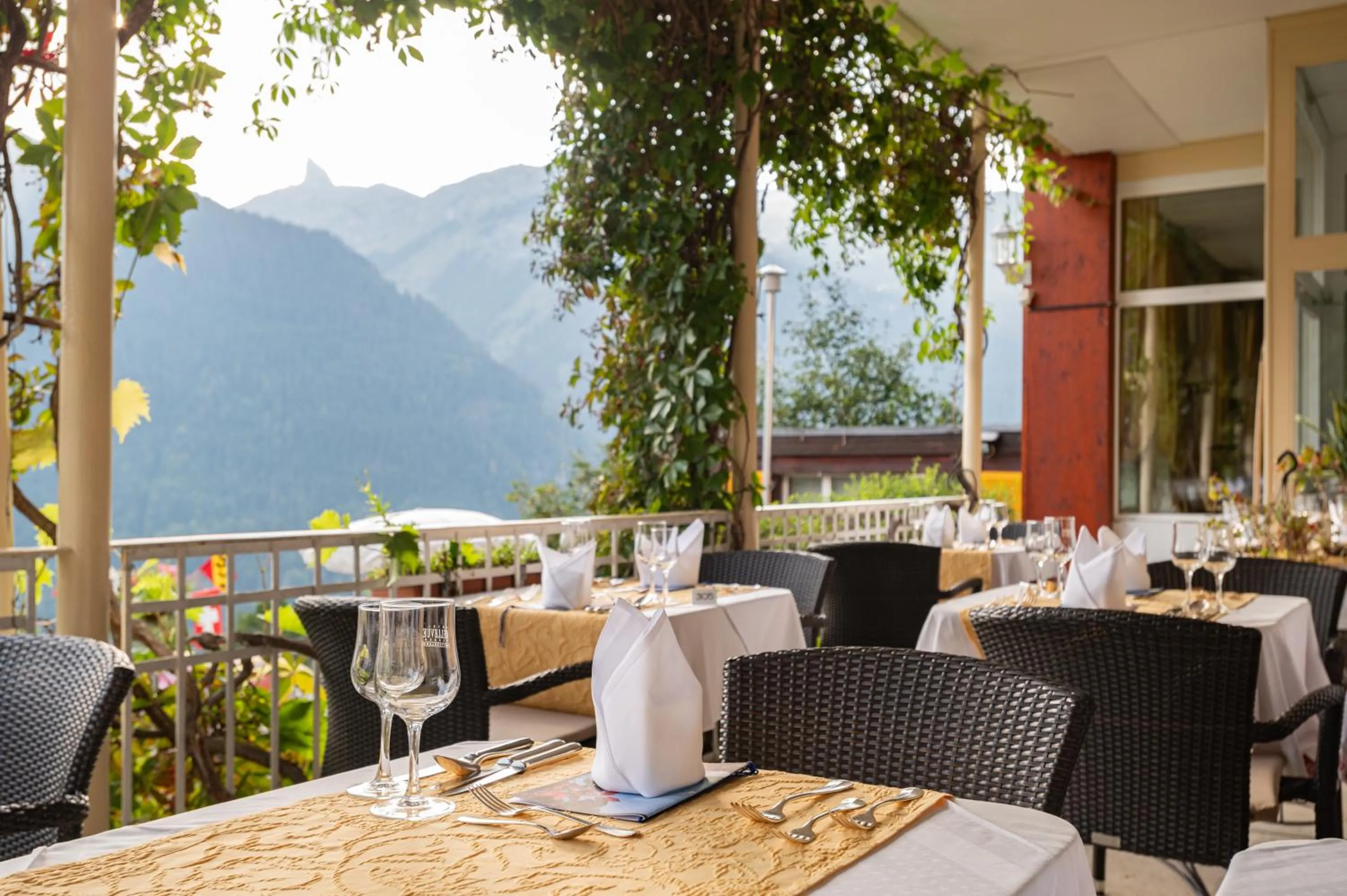 Restaurant/places to eat in Hotel Bellevue - Traditional Swiss Hideaway