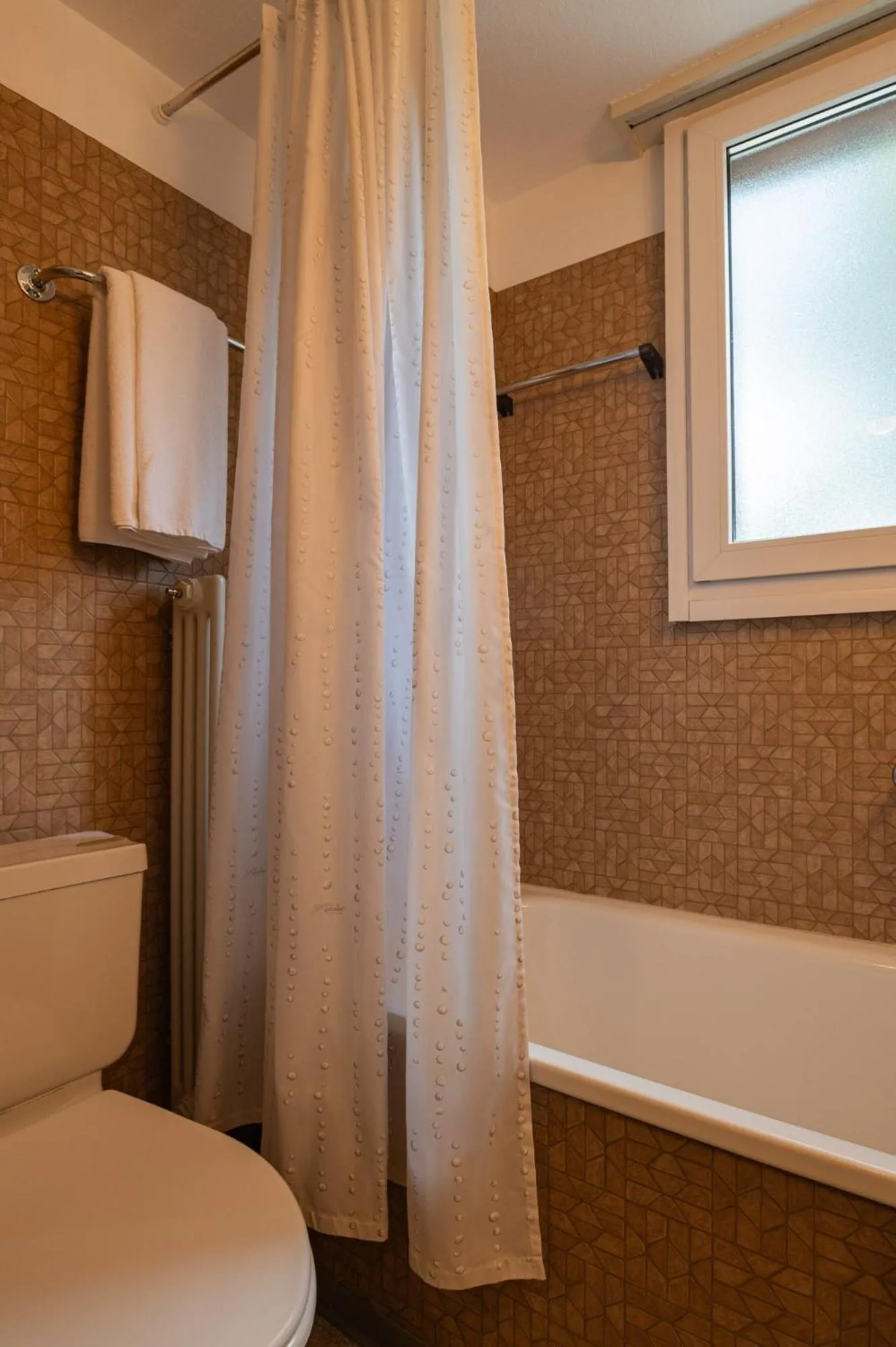 Hotel Bellevue - Traditional Swiss Hideaway