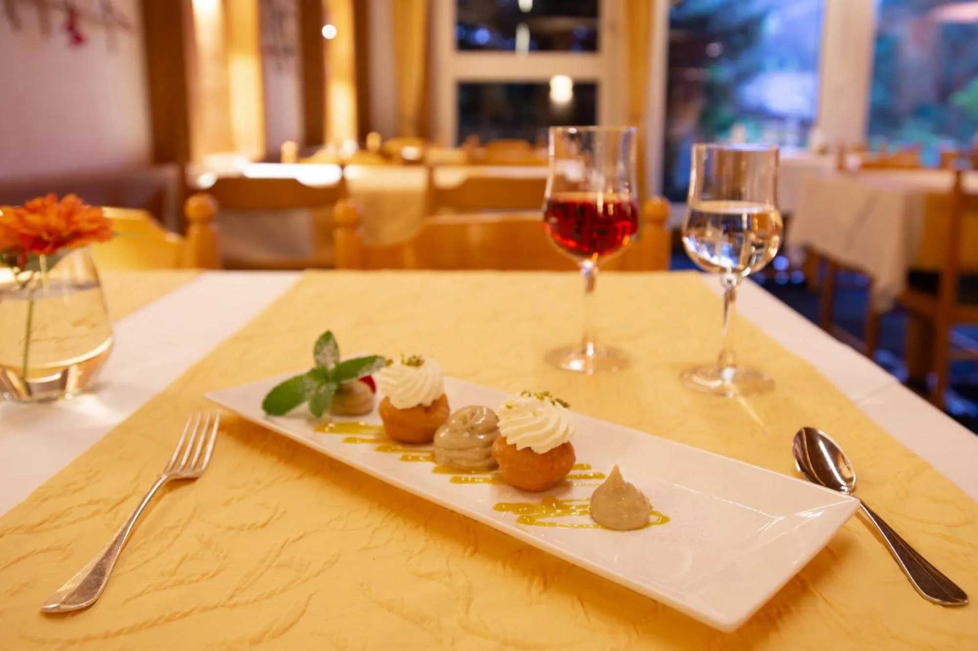 Restaurant/places to eat in Hotel Bellevue - Traditional Swiss Hideaway