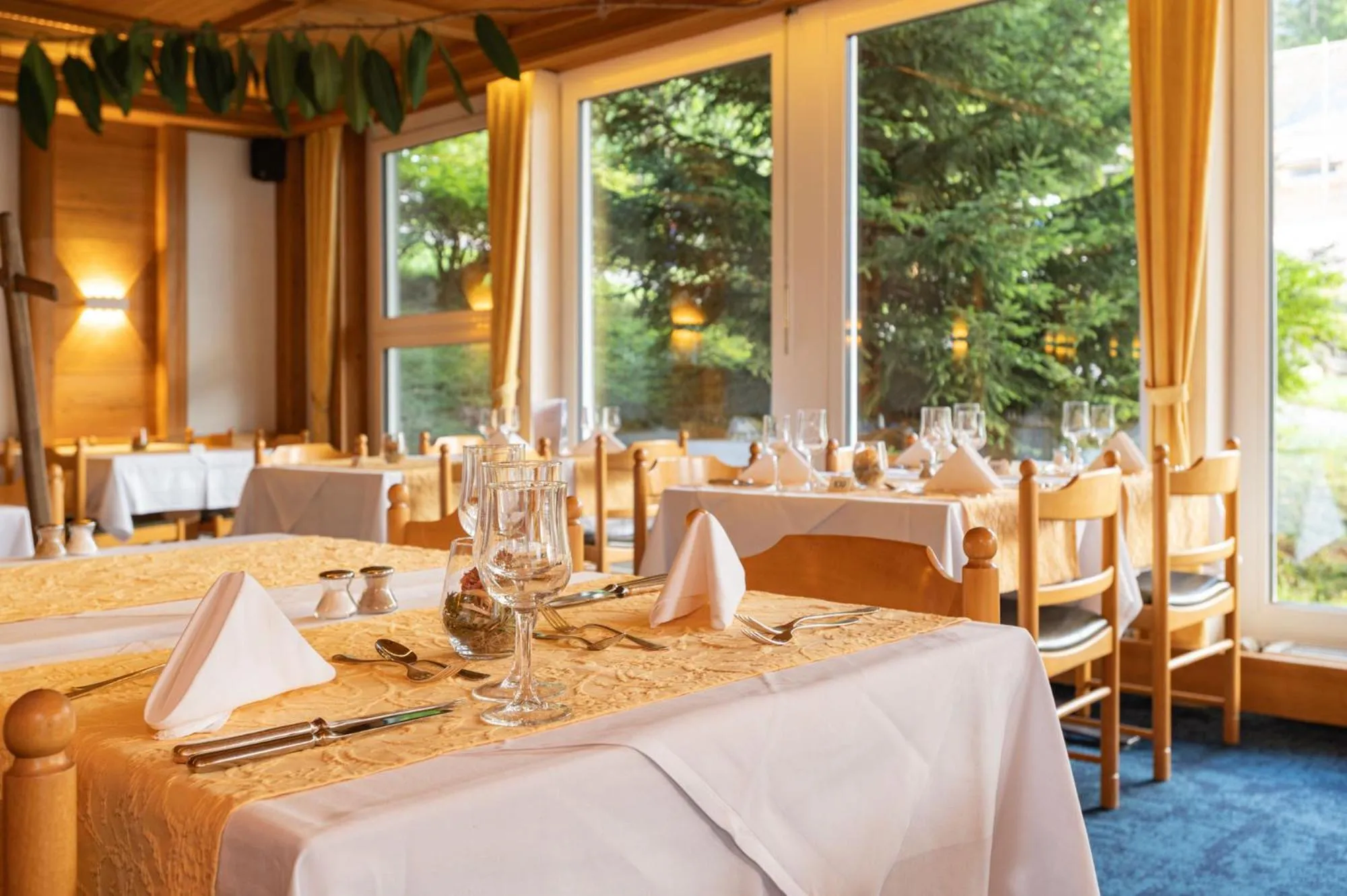 Restaurant/places to eat in Hotel Bellevue - Traditional Swiss Hideaway