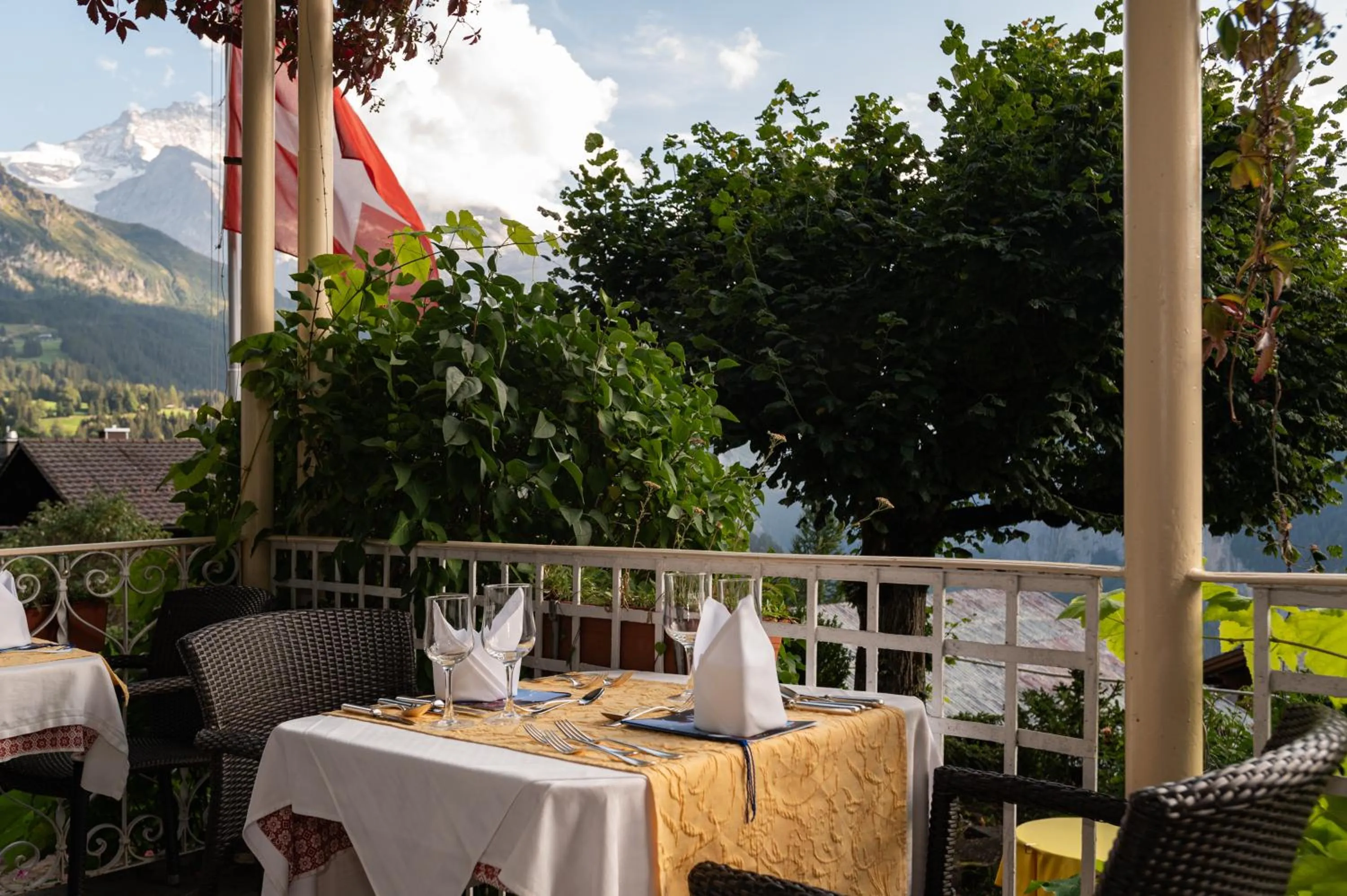 Restaurant/places to eat in Hotel Bellevue - Traditional Swiss Hideaway