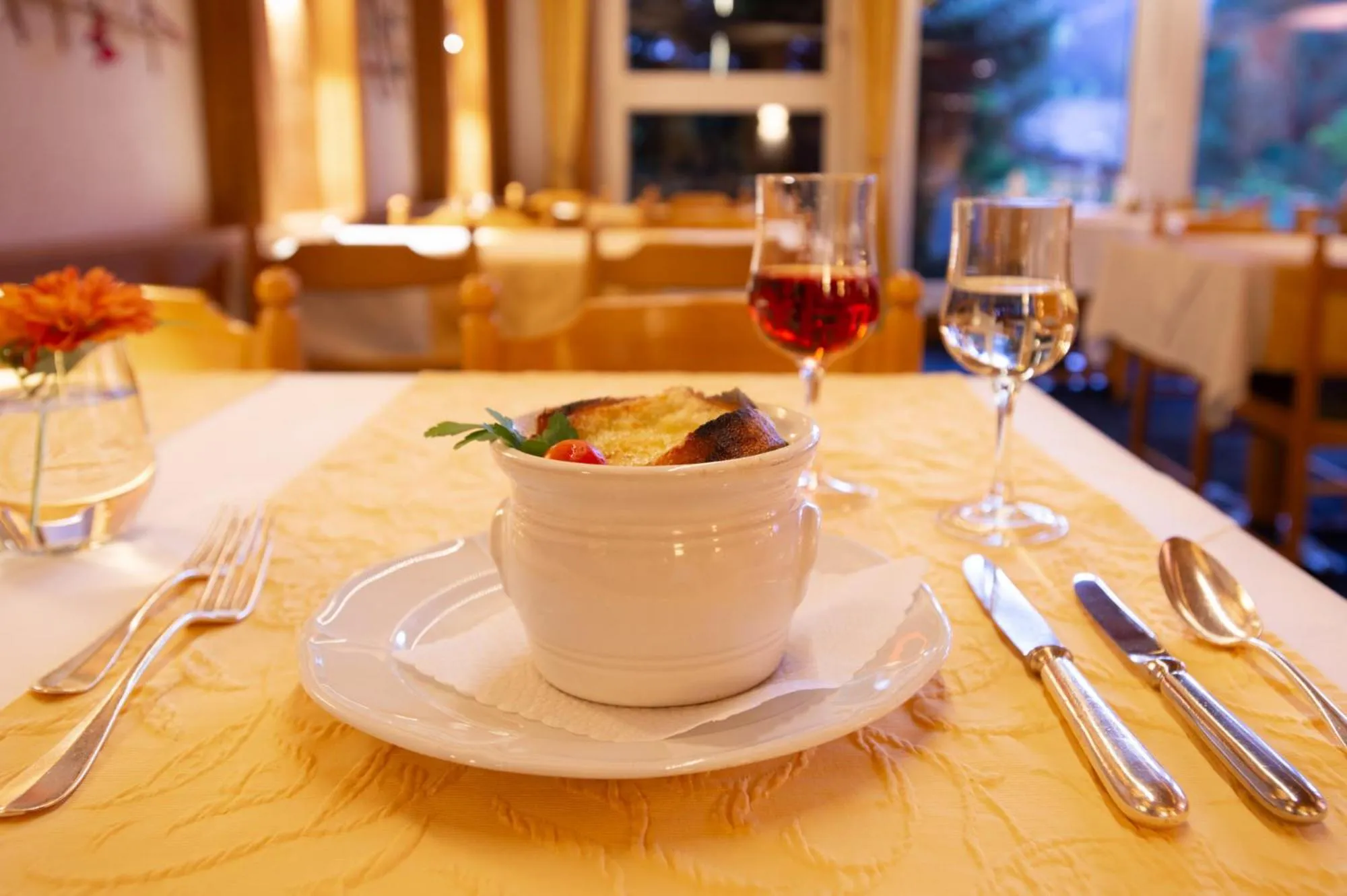 Restaurant/places to eat in Hotel Bellevue - Traditional Swiss Hideaway