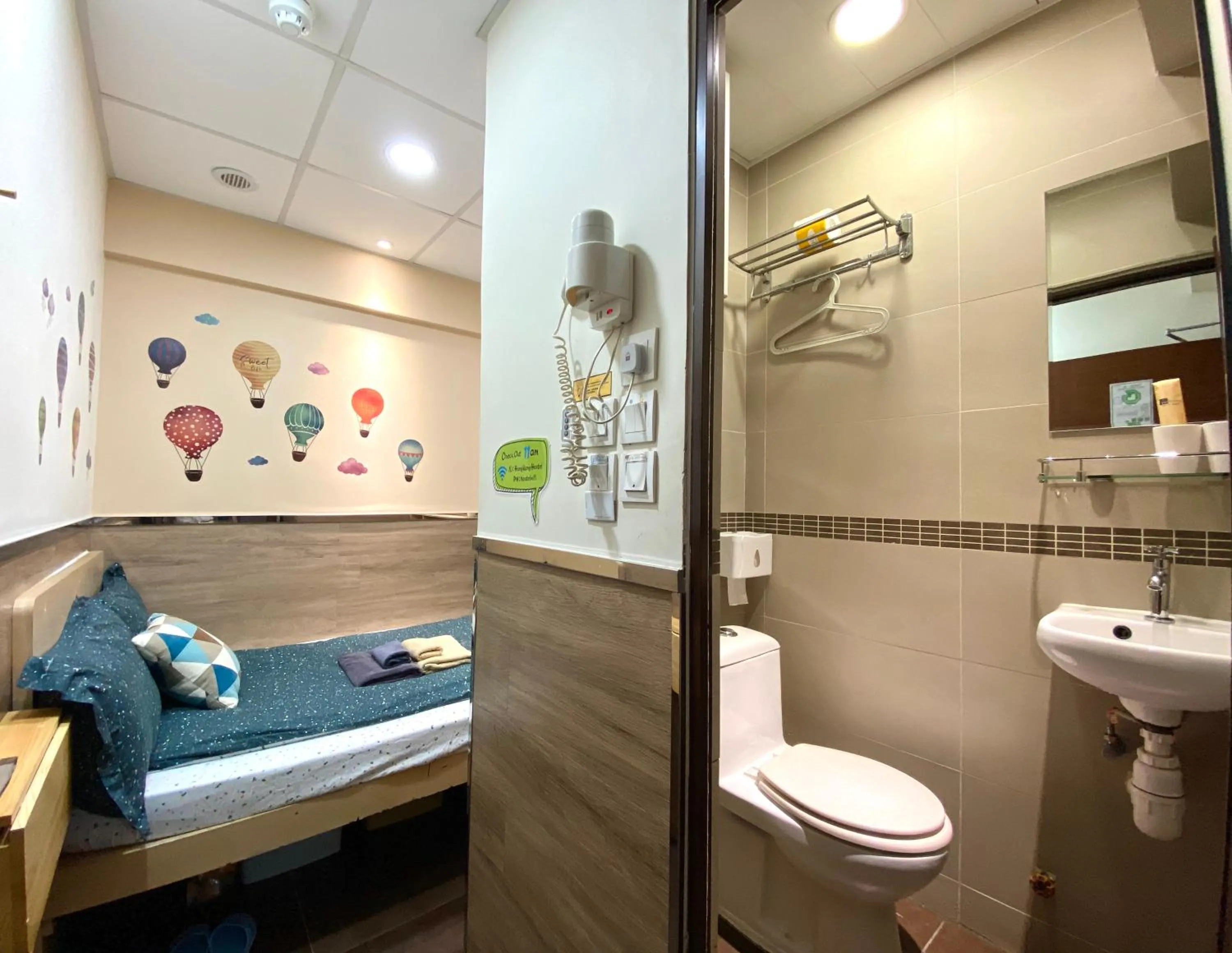 Bed in Royal Paris Guest House 皇家巴黎賓館