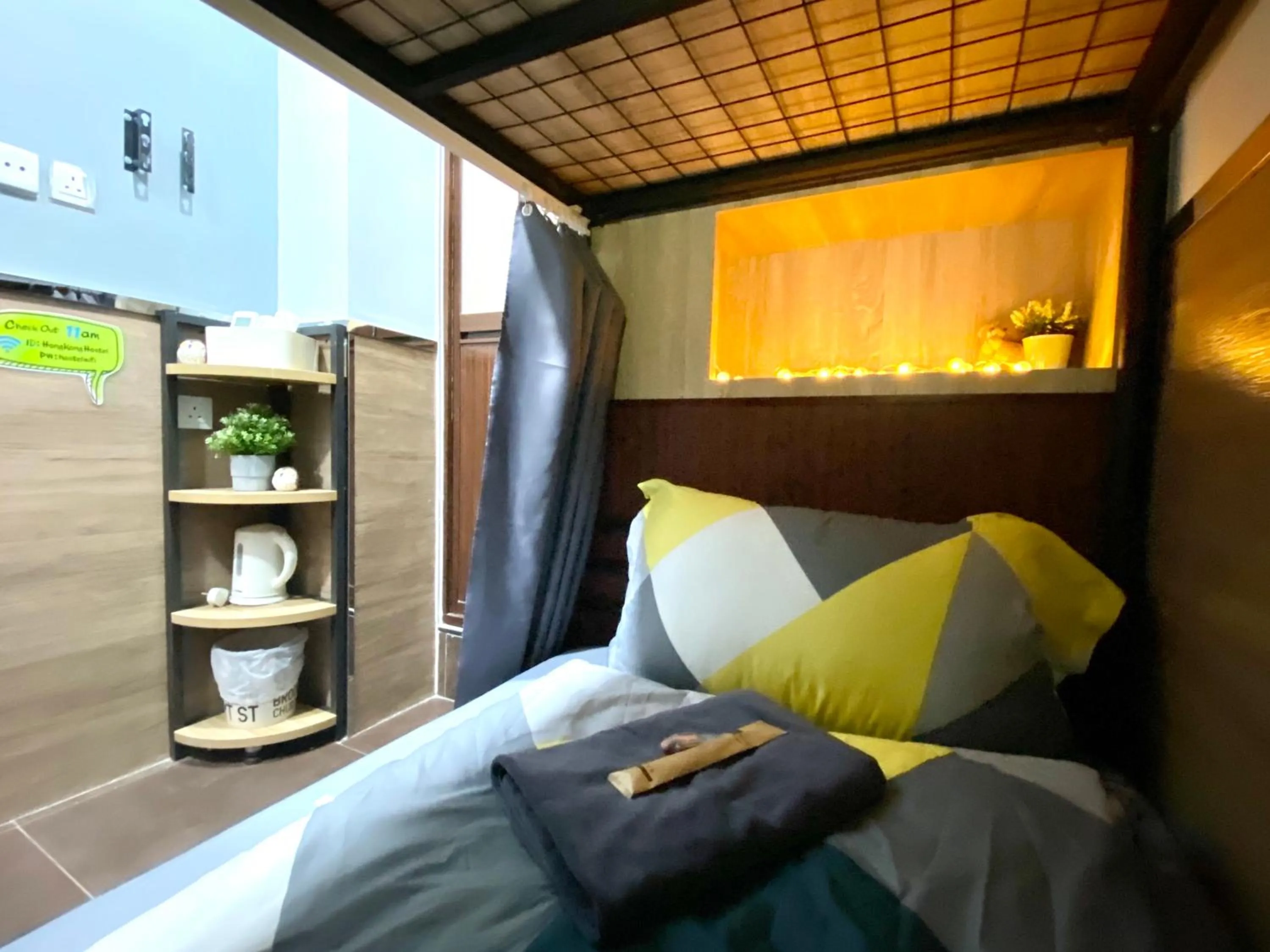 Bed in Royal Paris Guest House 皇家巴黎賓館