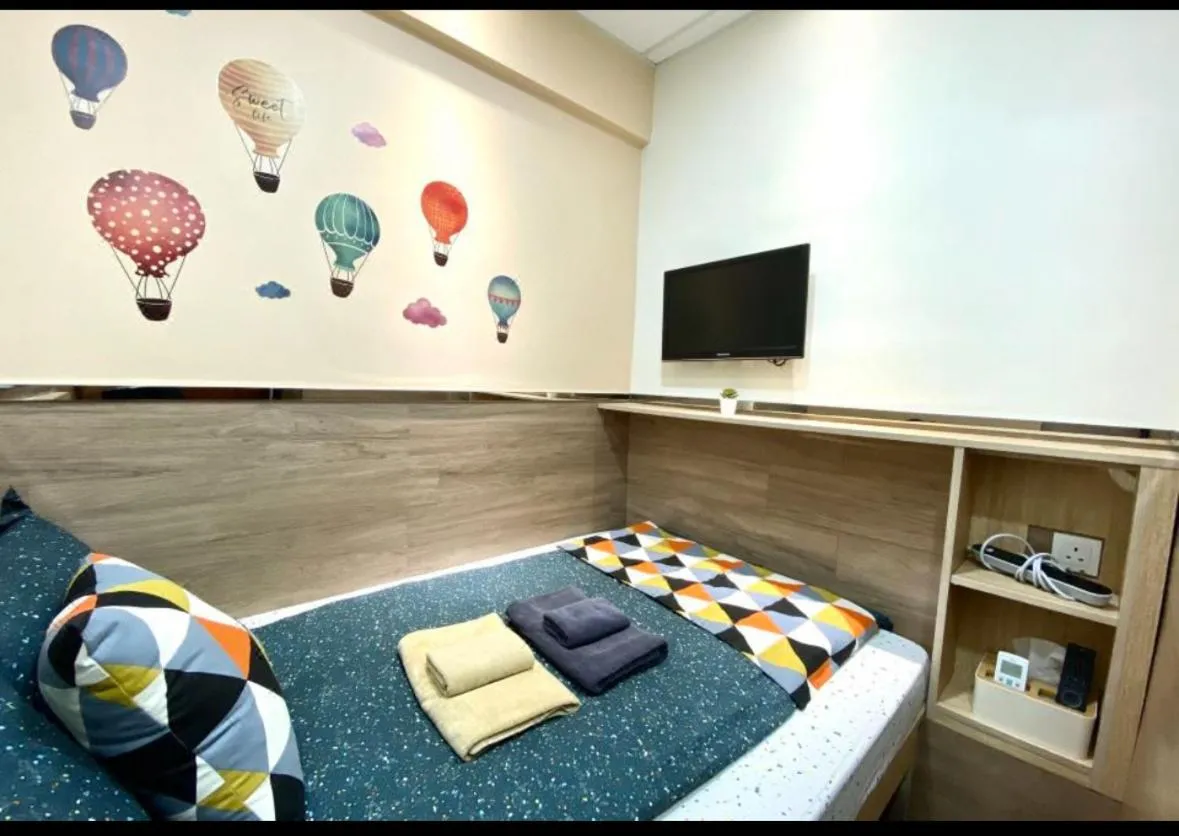 Bed in Royal Paris Guest House 皇家巴黎賓館