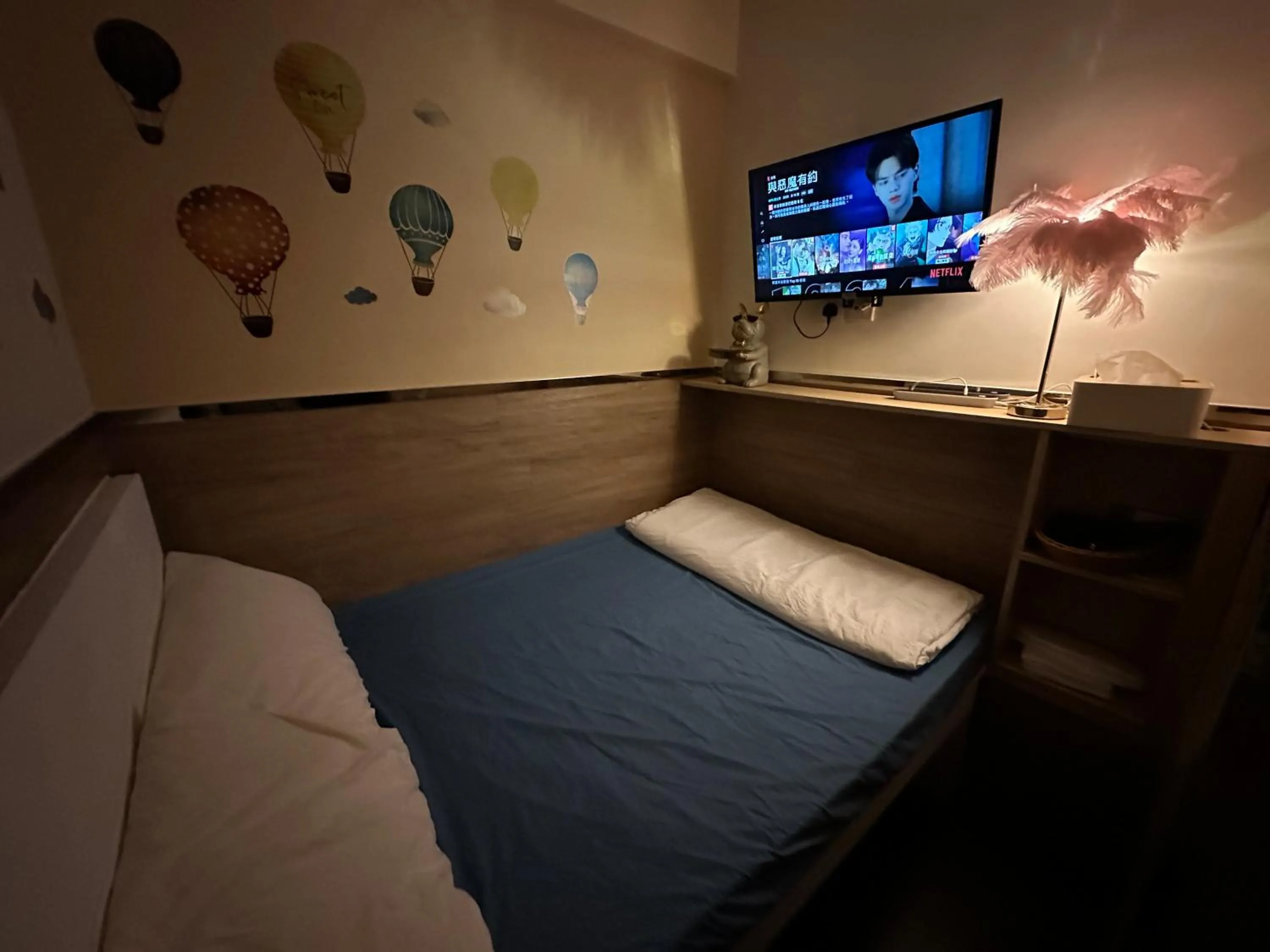 Bed in Royal Paris Guest House 皇家巴黎賓館