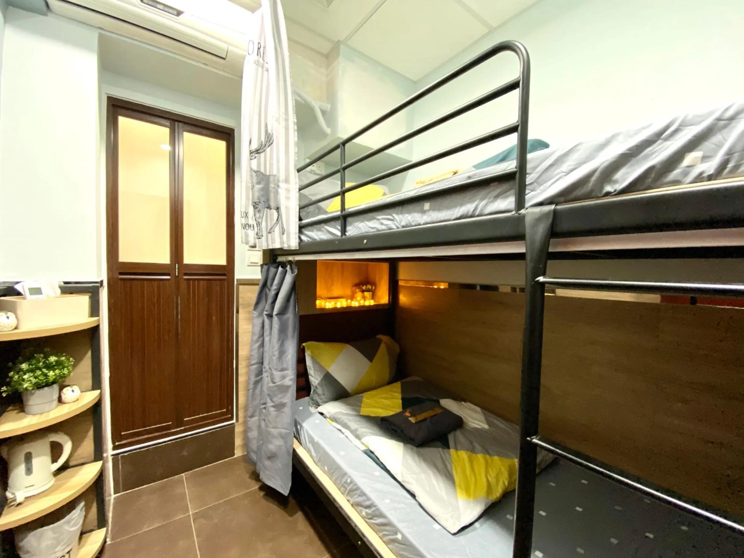 Bed in Royal Paris Guest House 皇家巴黎賓館