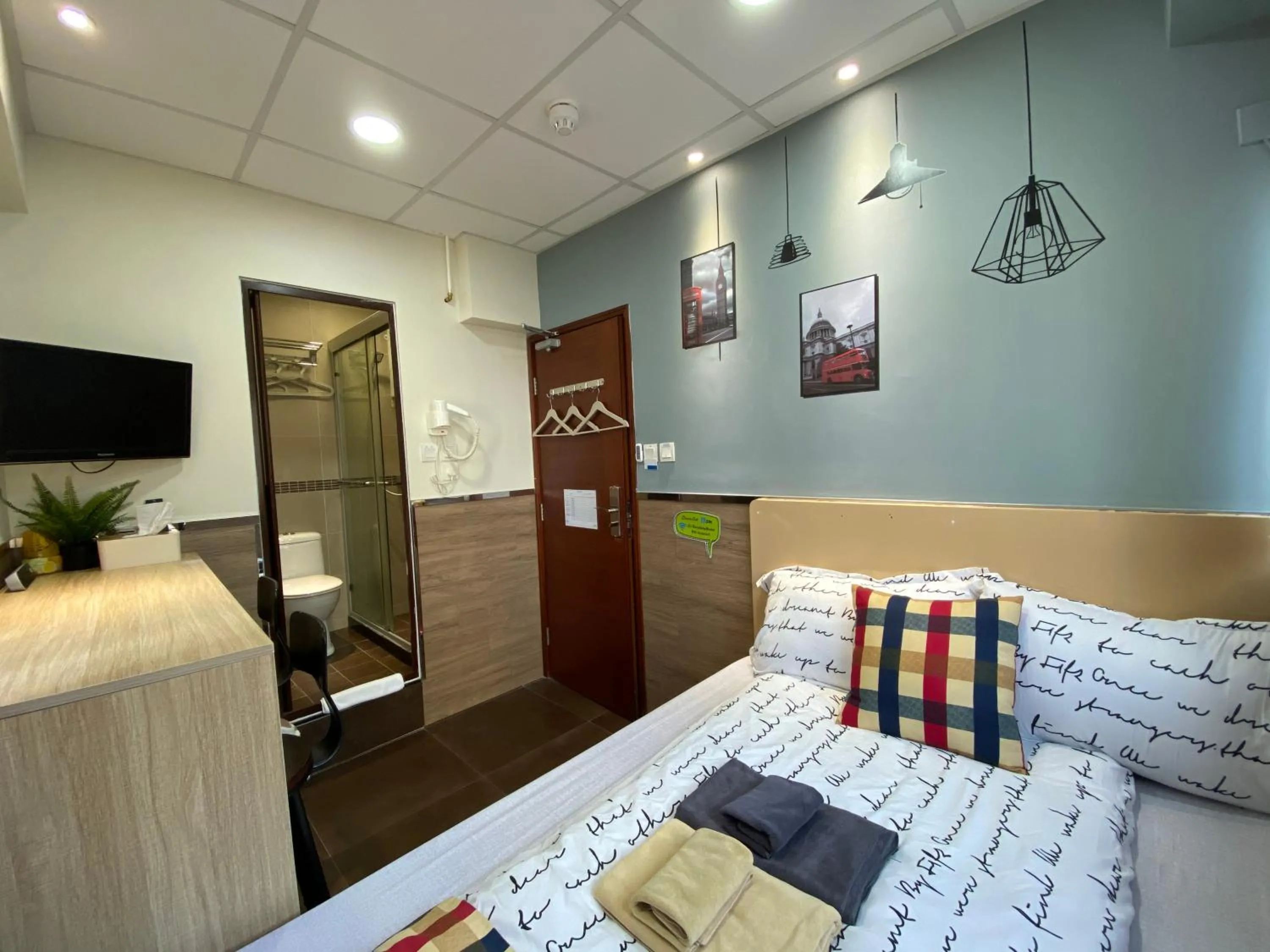 Bed in Royal Paris Guest House 皇家巴黎賓館