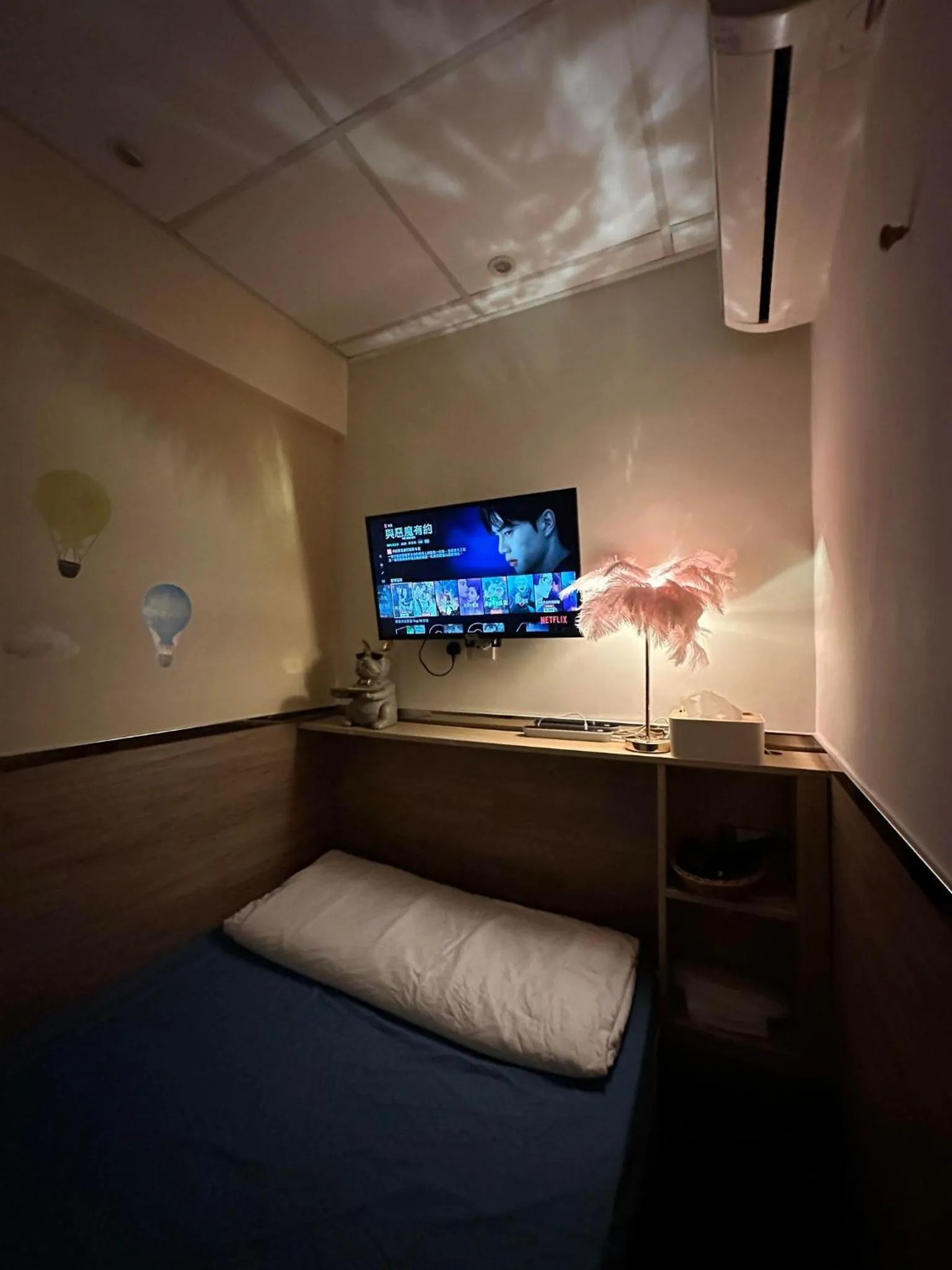 TV and multimedia, Bed in Royal Paris Guest House 皇家巴黎賓館