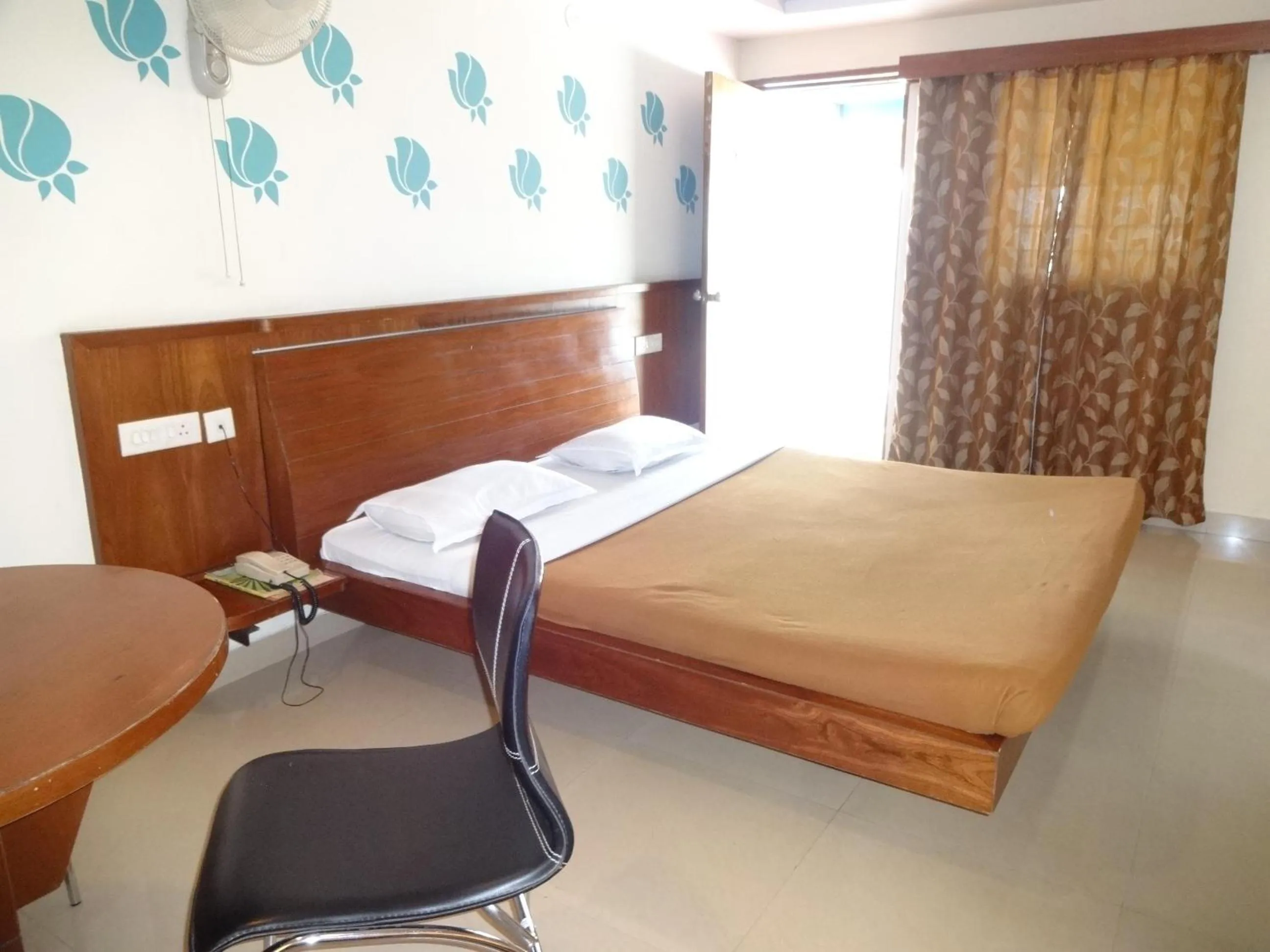 Seating area, Bed in Sheetal Residency