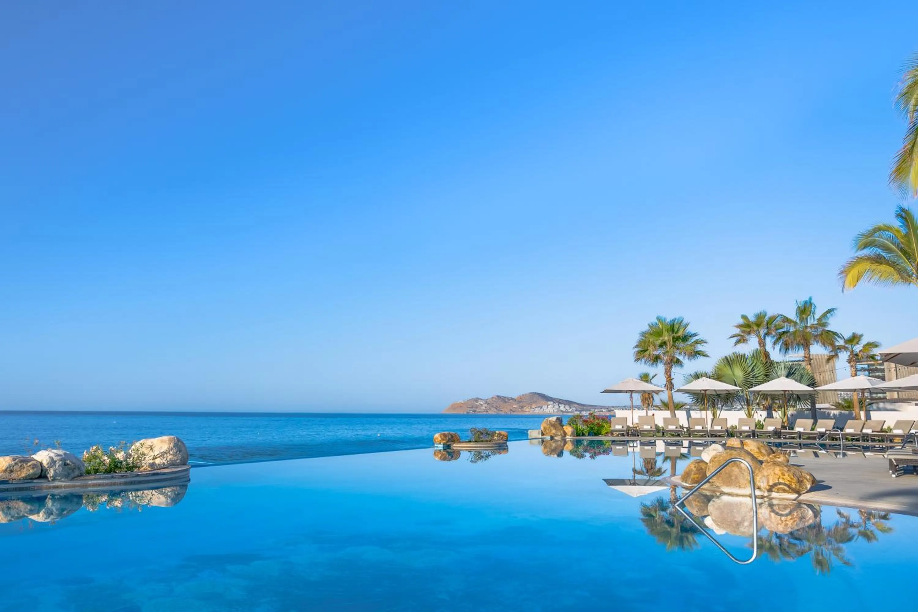 Swimming pool in Villa La Valencia Beach Resort & Spa Los Cabos