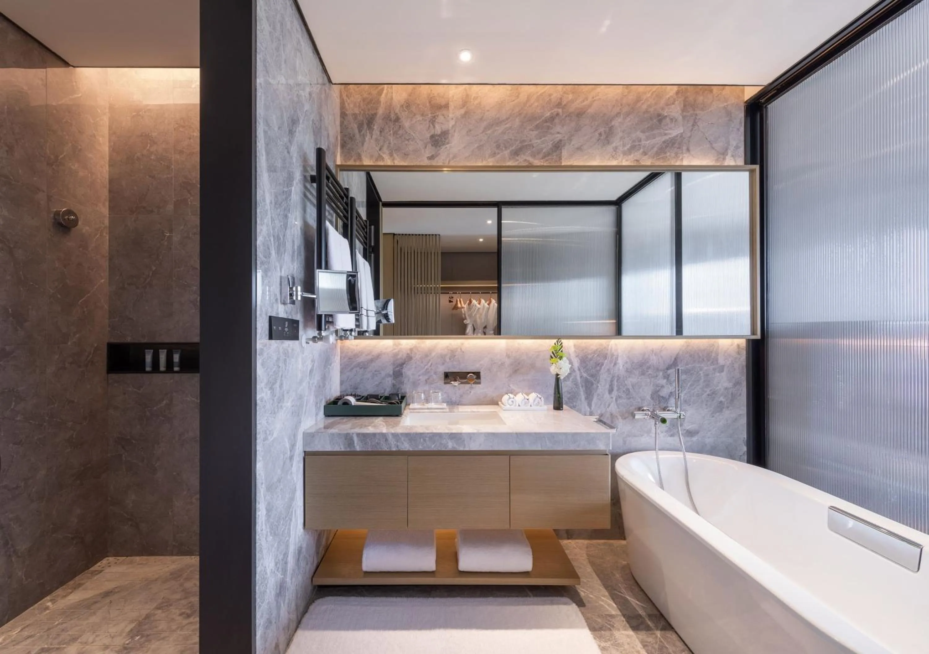 Bath, Bed in Melia Chongqing