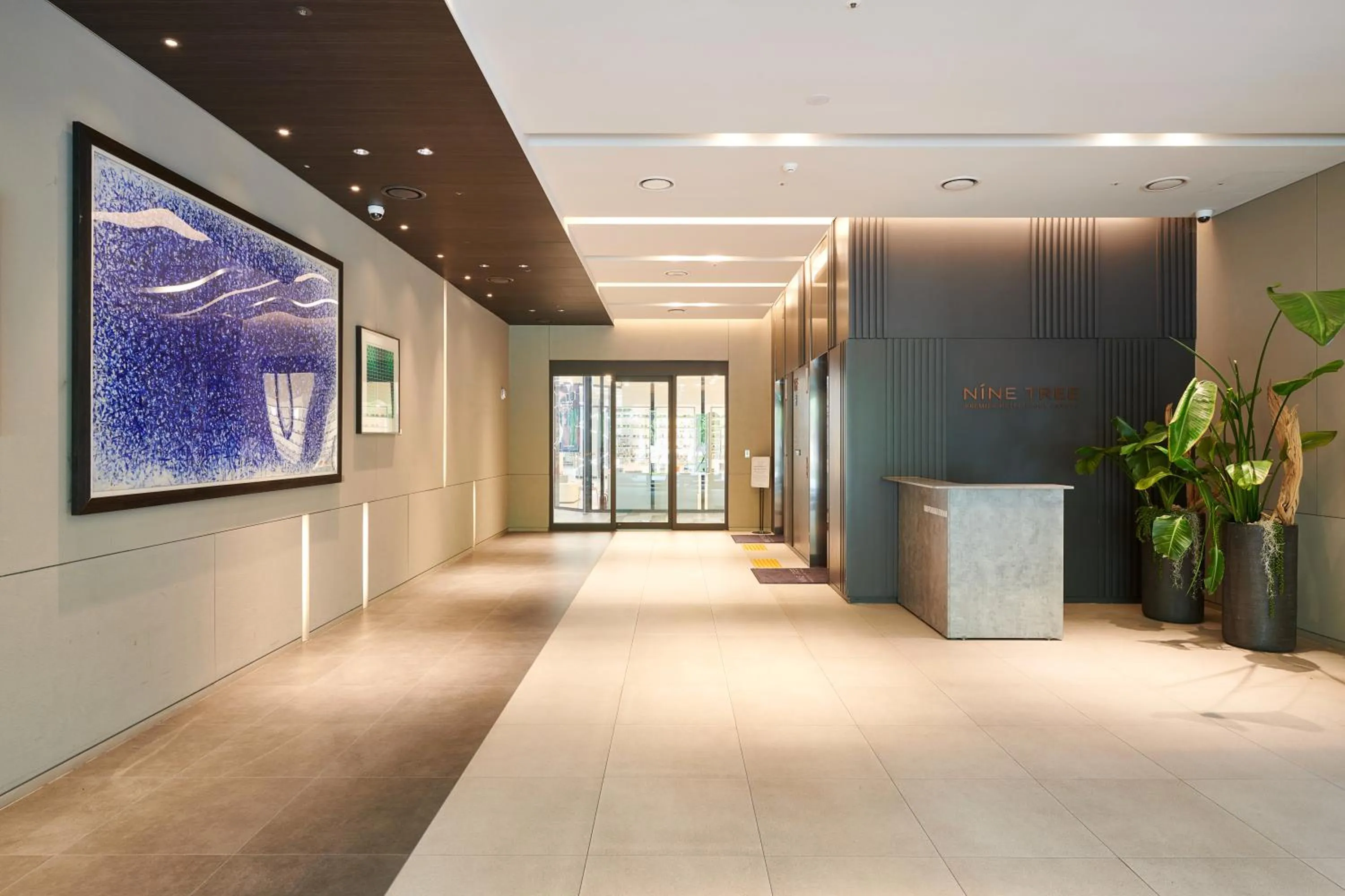 Facade/entrance in Nine Tree by Parnas Seoul Pangyo