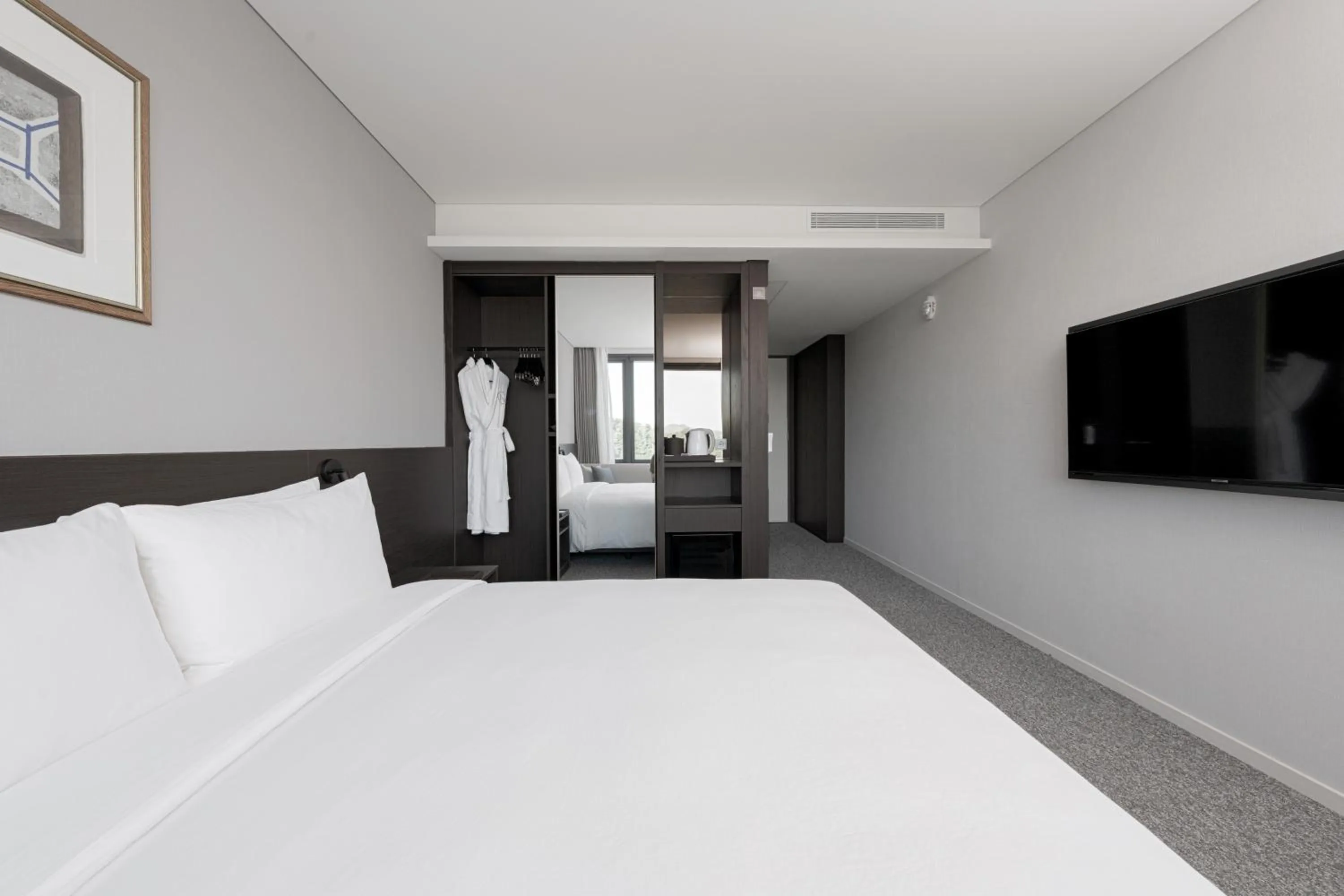 Bed in Nine Tree by Parnas Seoul Pangyo