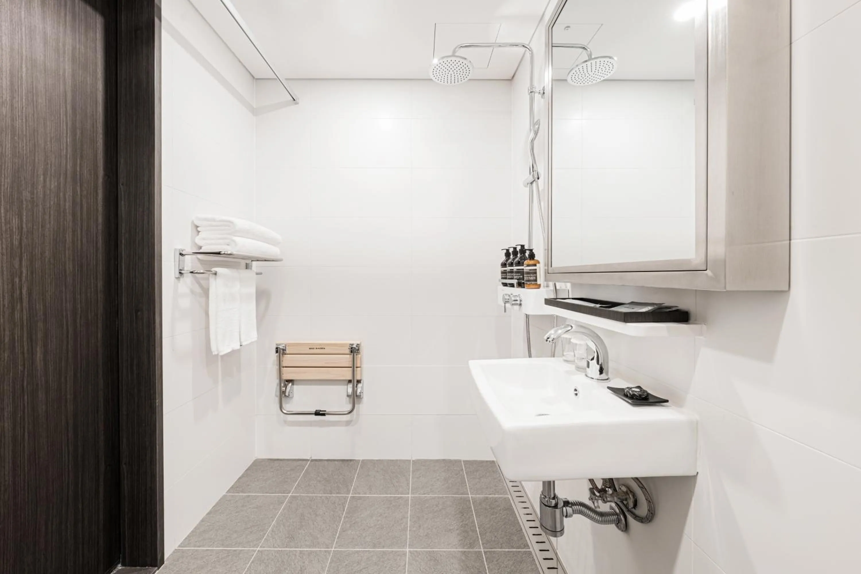 Bathroom in Nine Tree by Parnas Seoul Pangyo