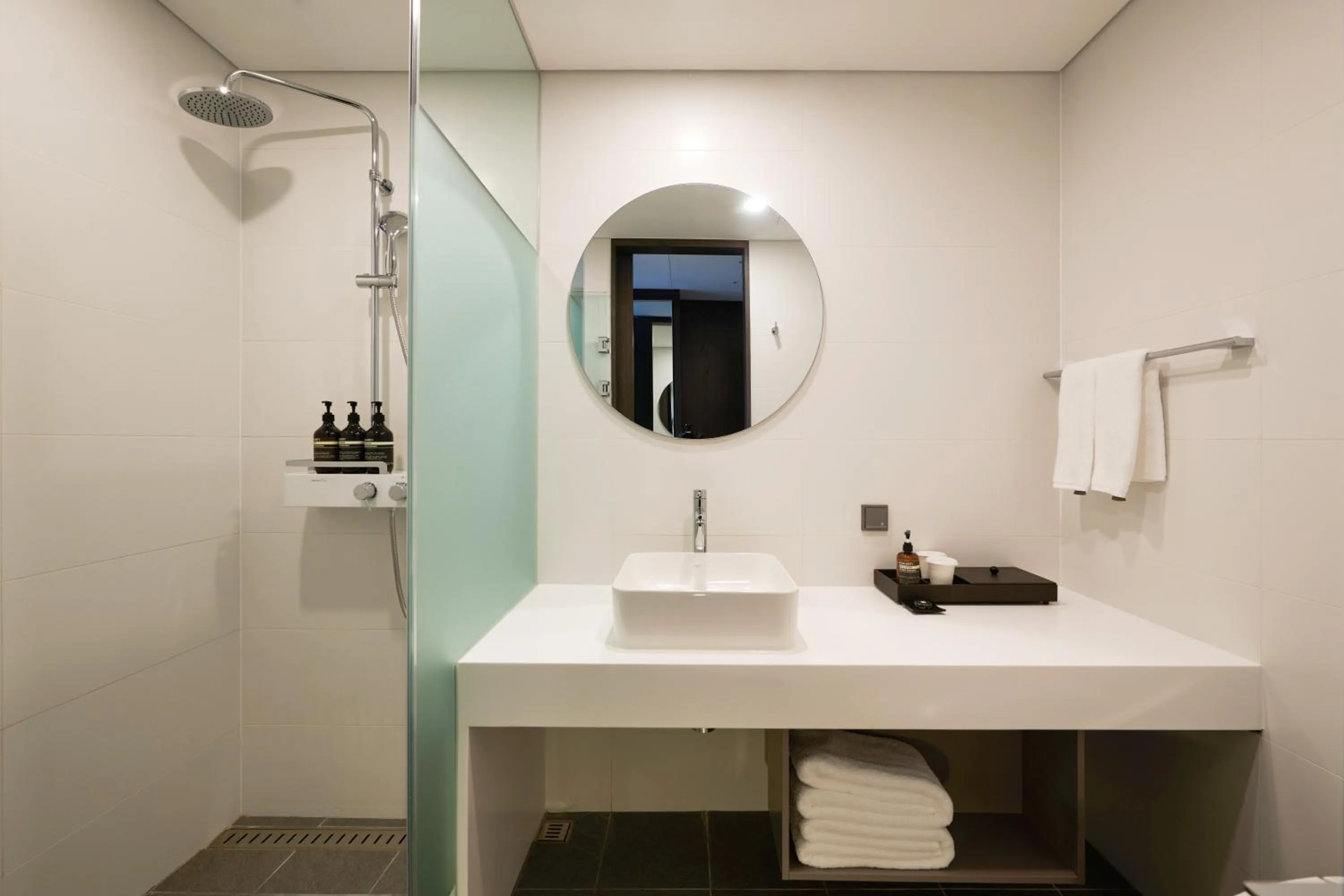 Toilet in Nine Tree by Parnas Seoul Pangyo