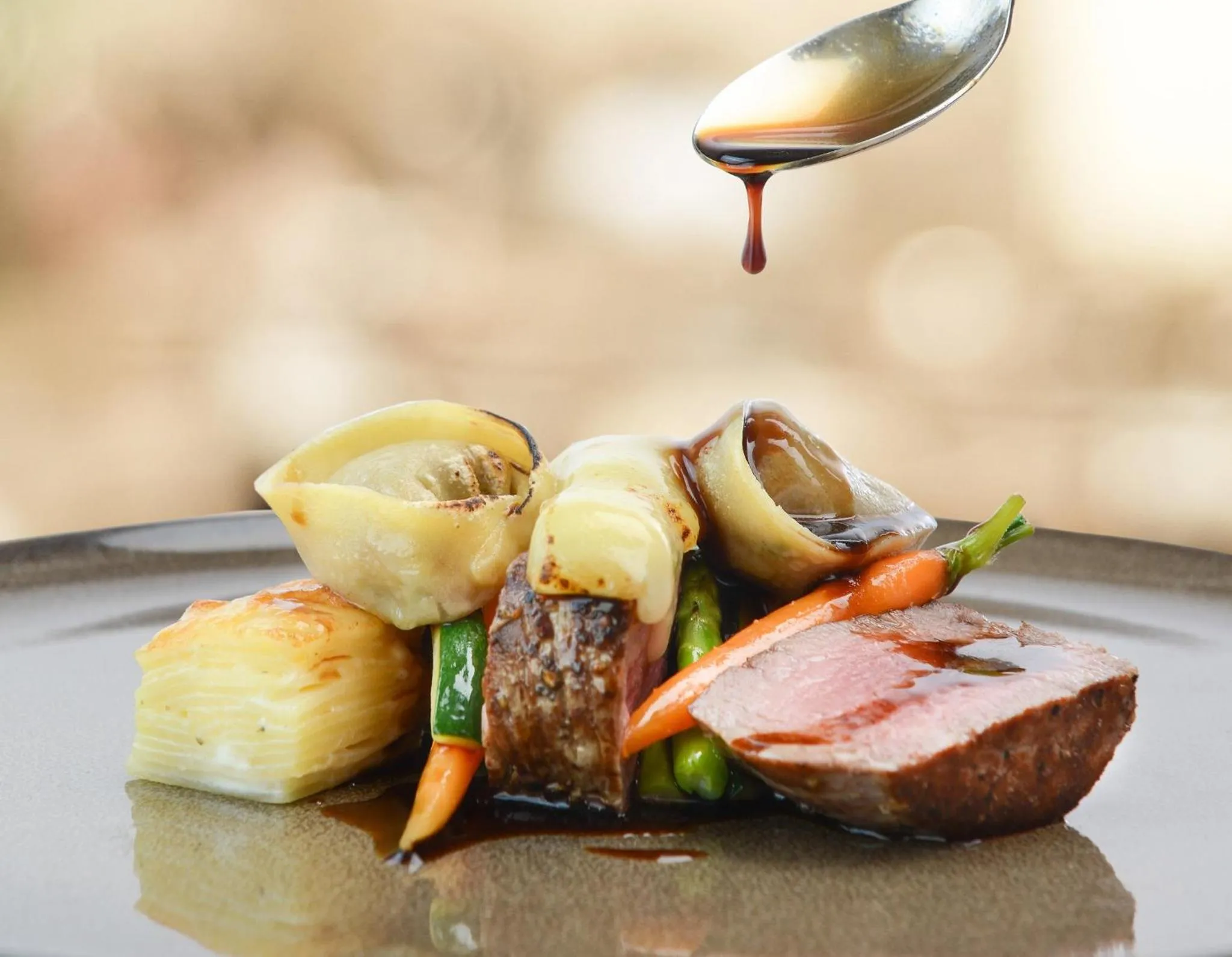 Restaurant/places to eat in Crowne Plaza Muscat by IHG