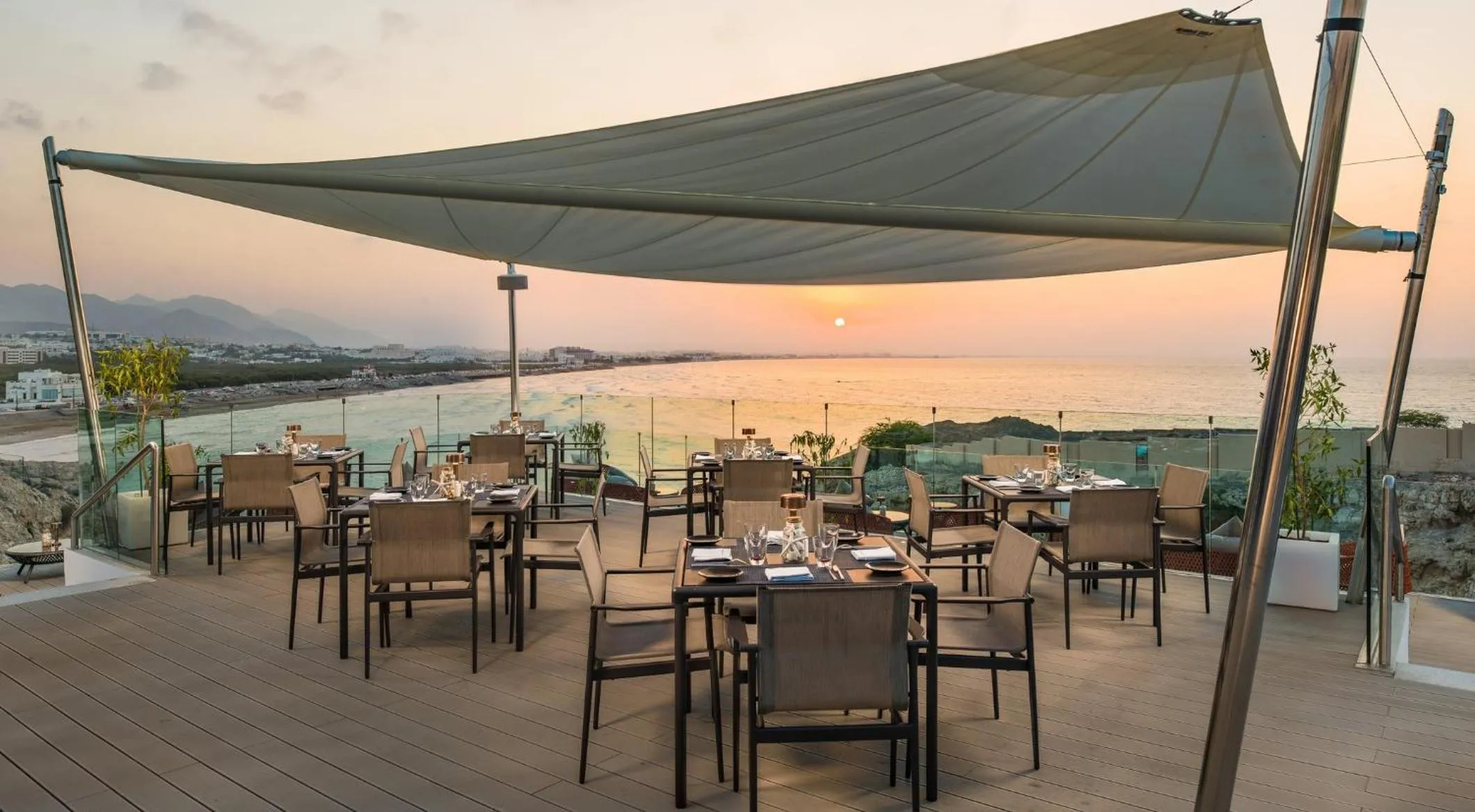 Restaurant/places to eat in Crowne Plaza Muscat by IHG