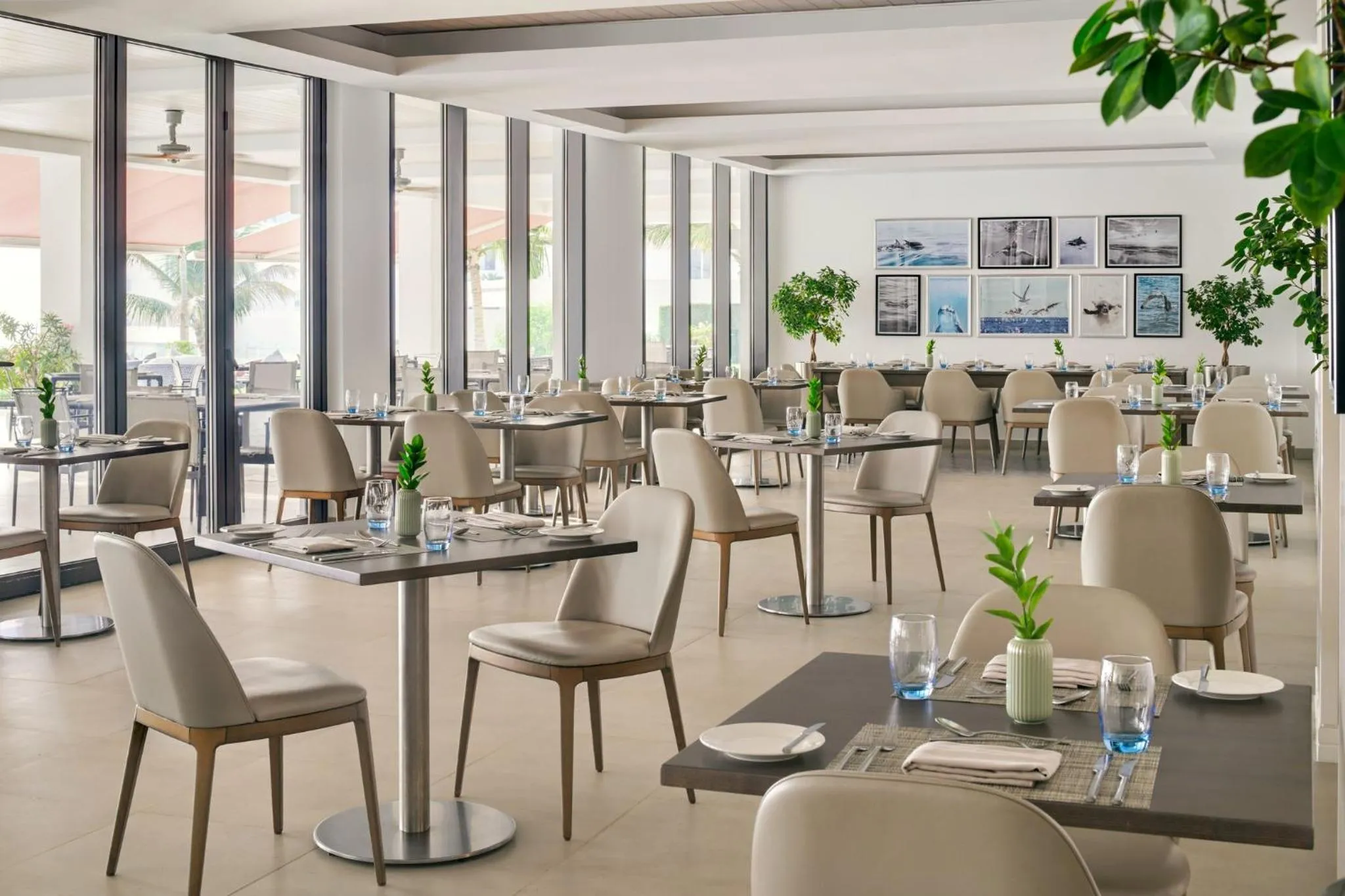 Restaurant/places to eat in Crowne Plaza Muscat by IHG