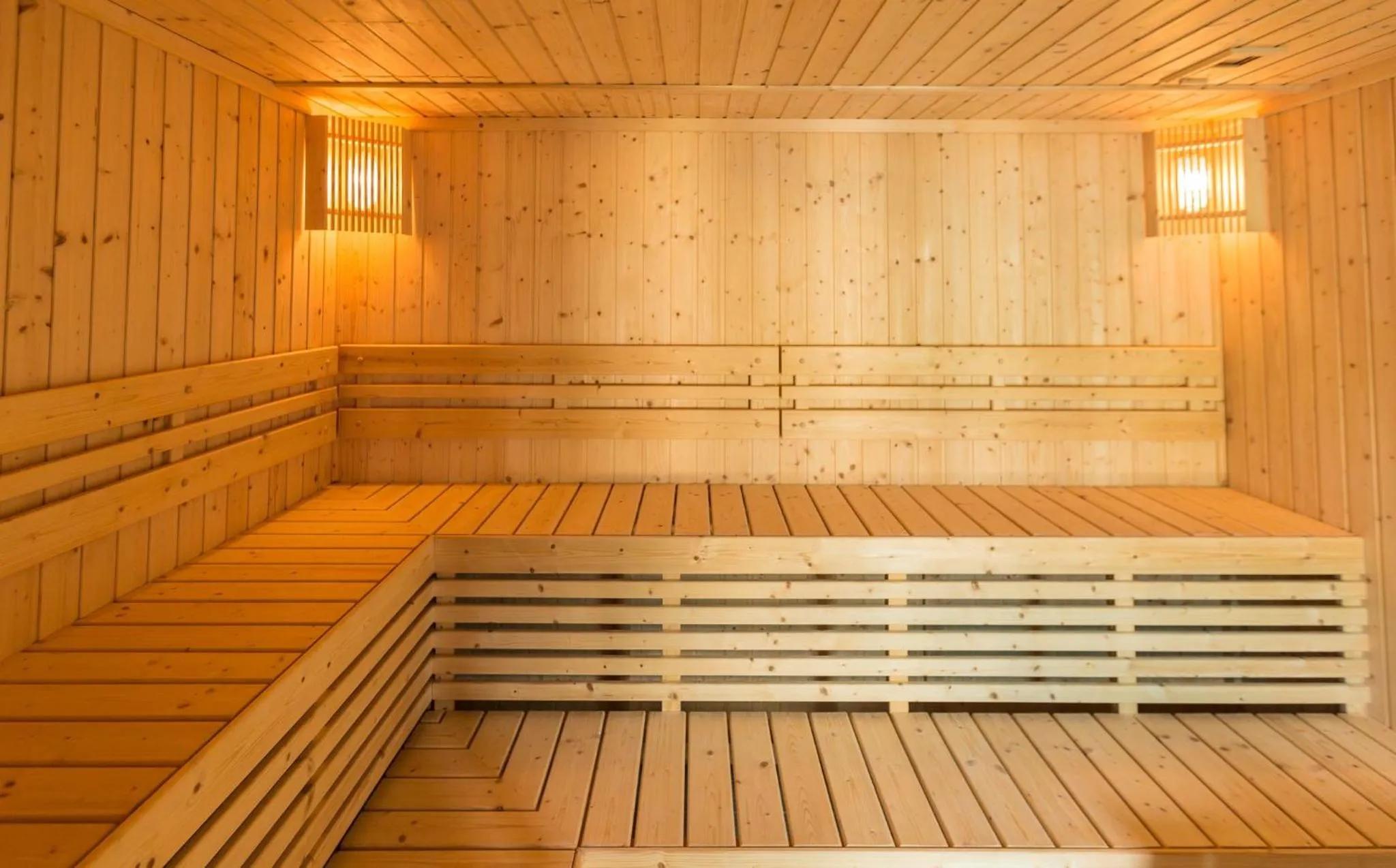 Fitness centre/facilities in Crowne Plaza Muscat by IHG