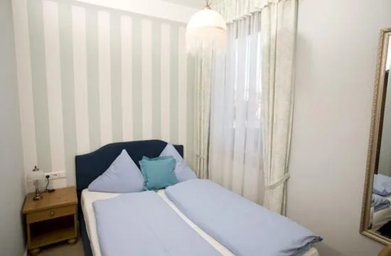 Bedroom, Bed in Alpina Hotel