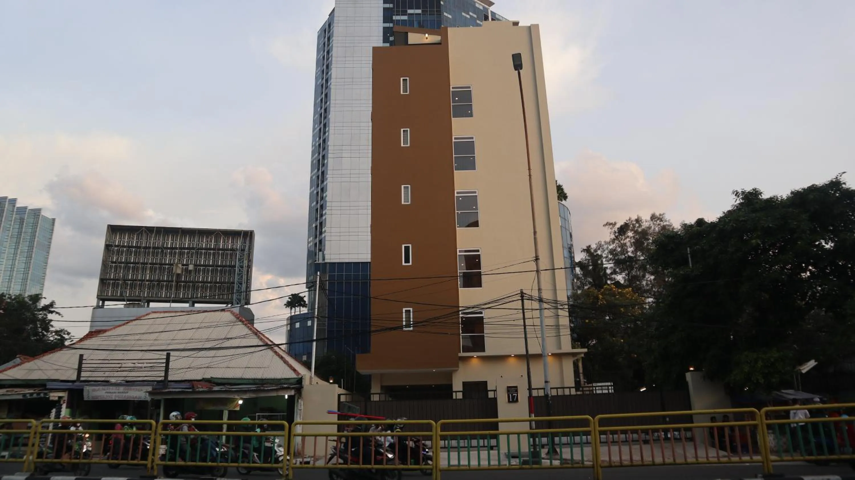 DJURAGAN KAMAR SLIPI