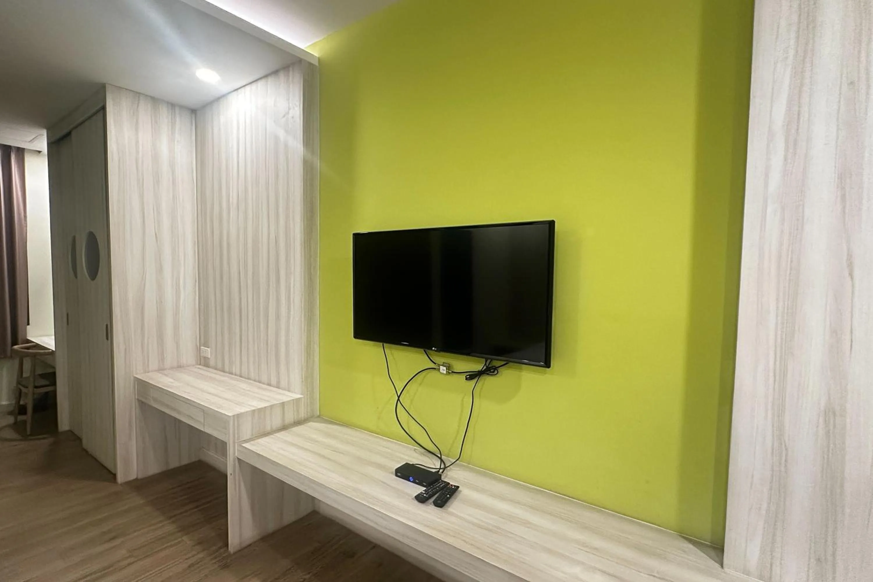 TV and multimedia in 2M Place Apartment