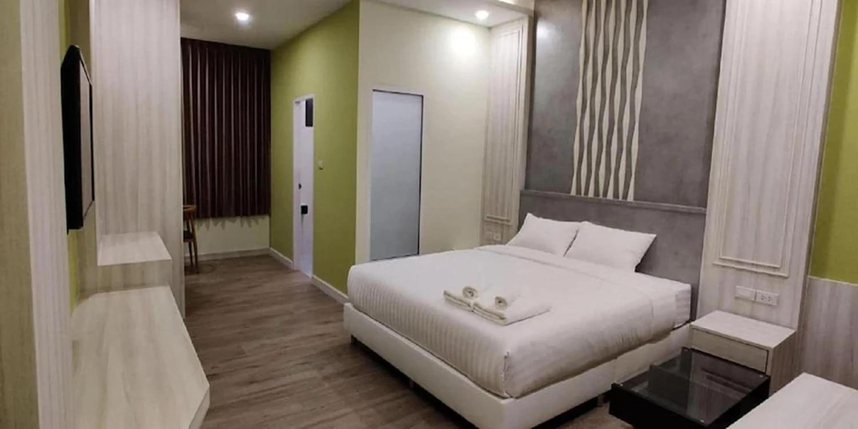 Bed in 2M Place Apartment