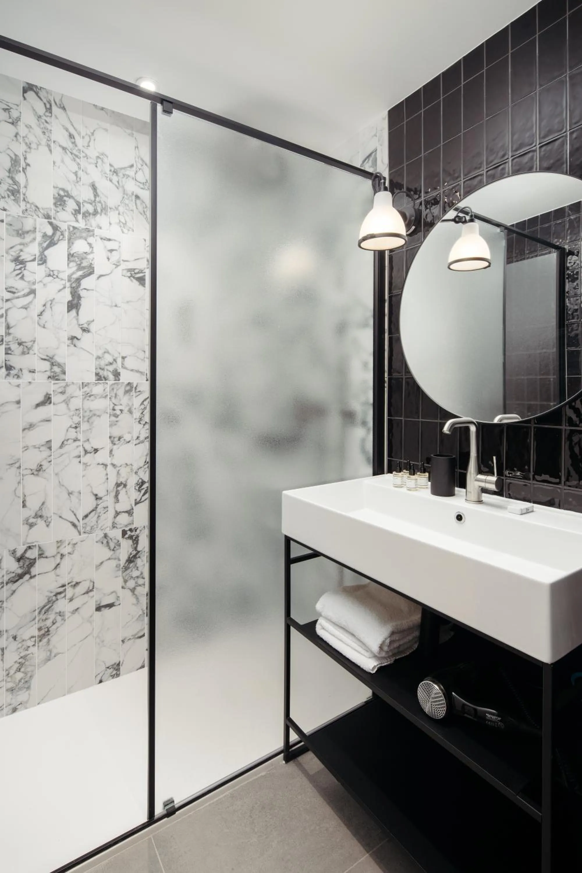 Bathroom in My Maison In Paris Invalides