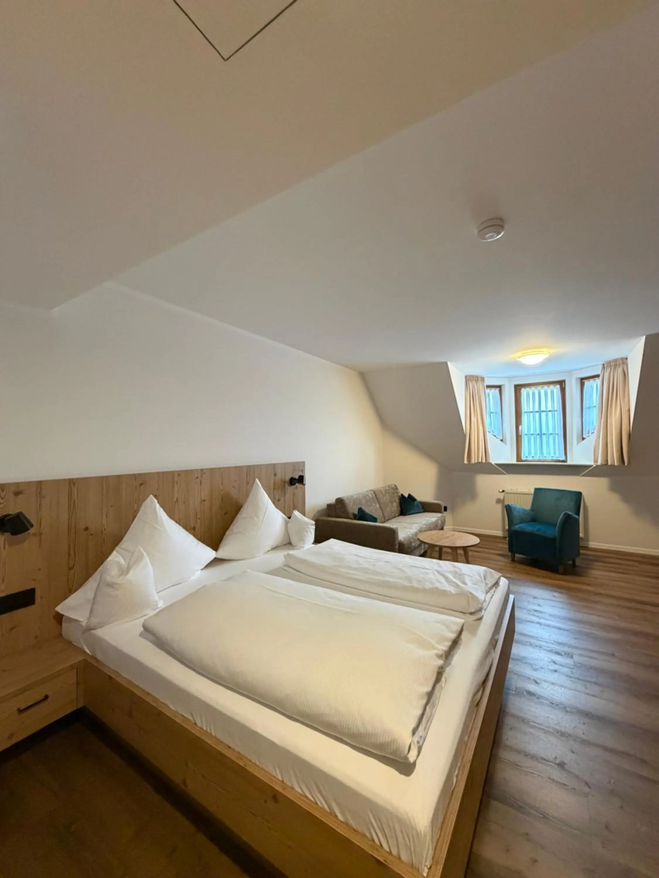 Bed in Hotel-Restaurant Hirsch