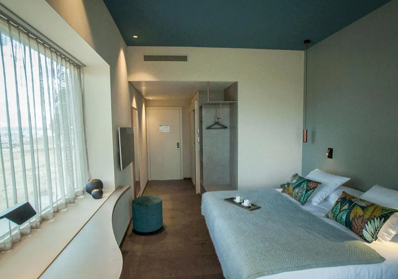 TV and multimedia in Hôtel Restaurant Port-Conty