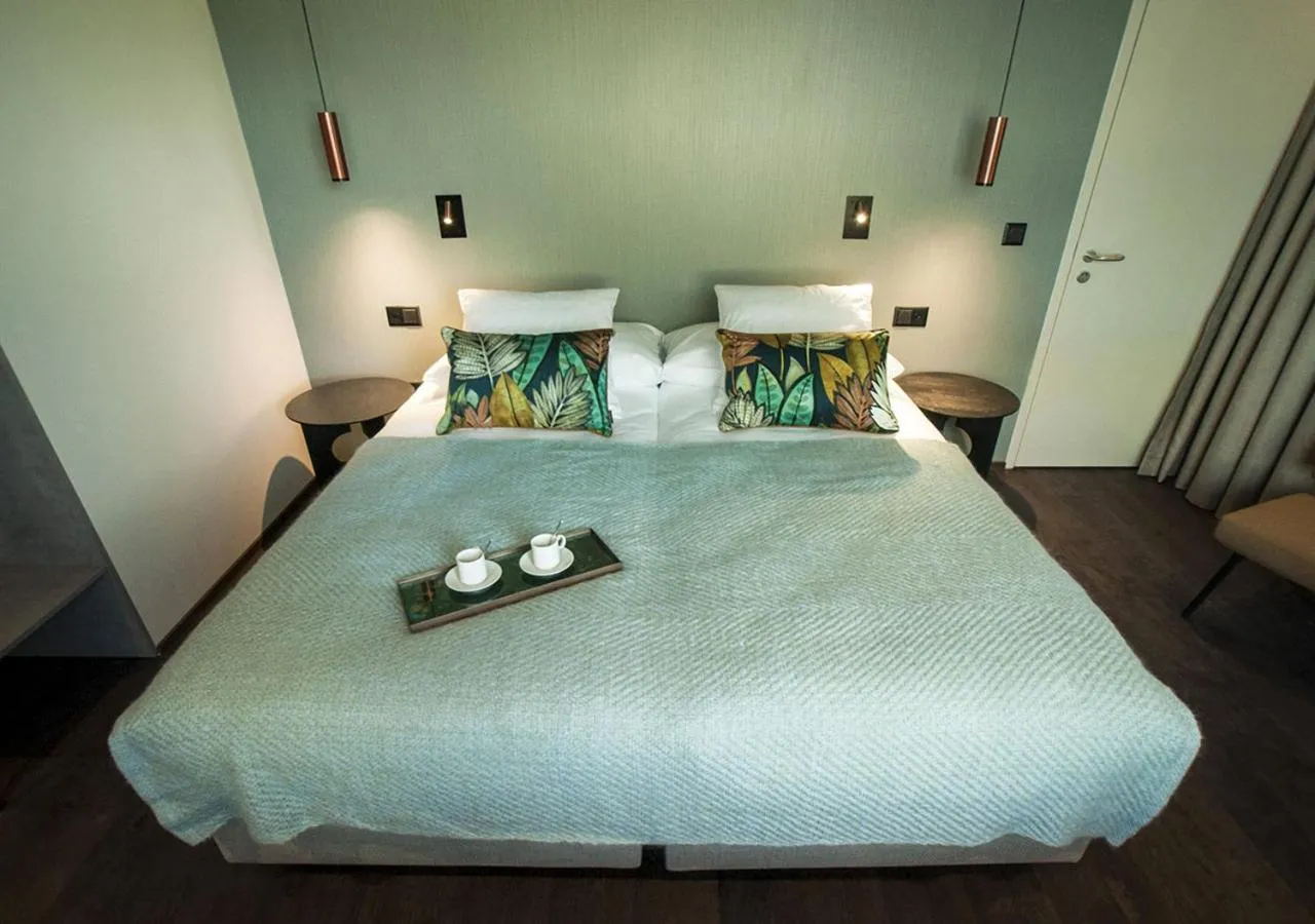 Bedroom in Hôtel Restaurant Port-Conty