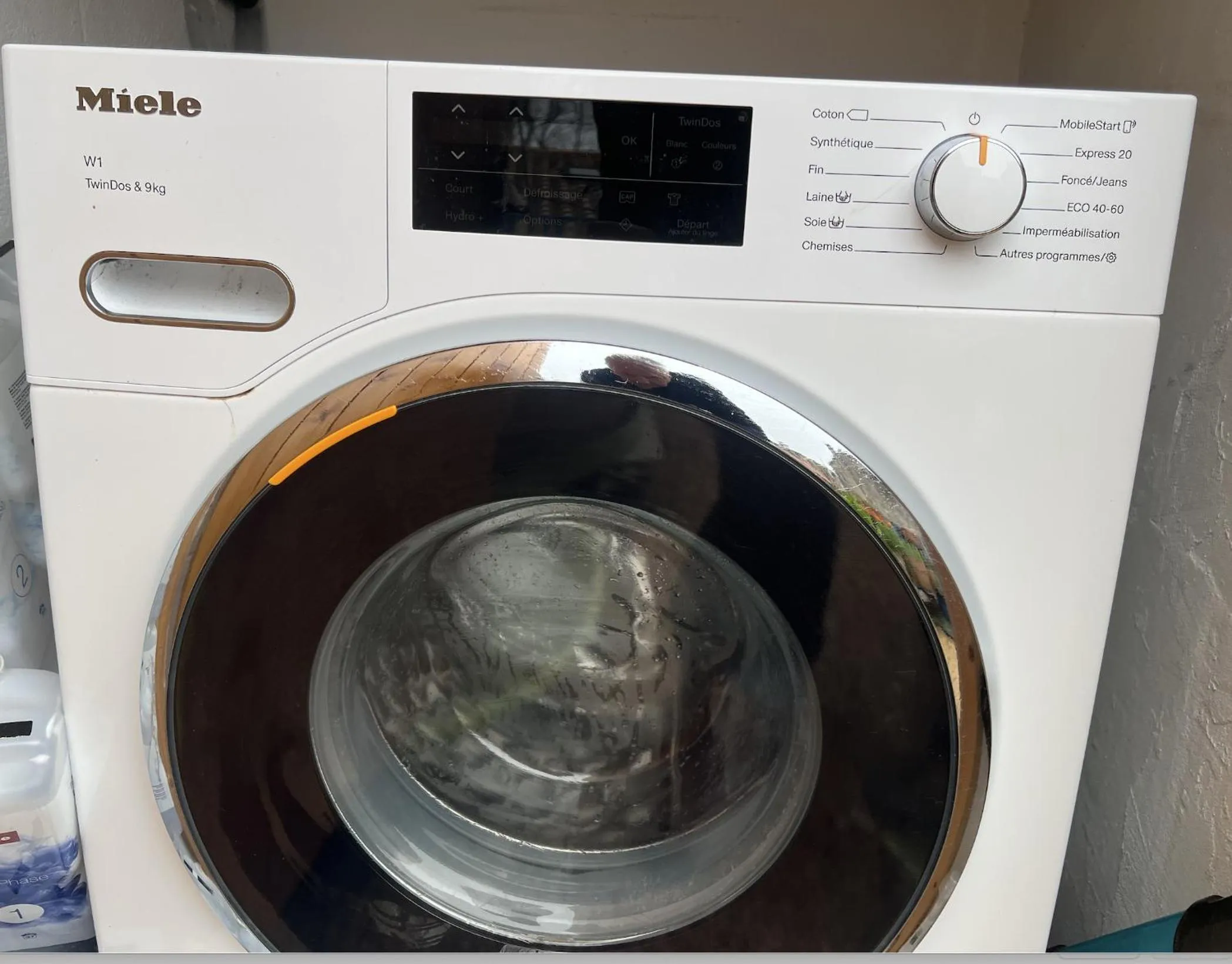 washing machine in Loft Apartment , La Terrasse Centre Ville d'Arles,